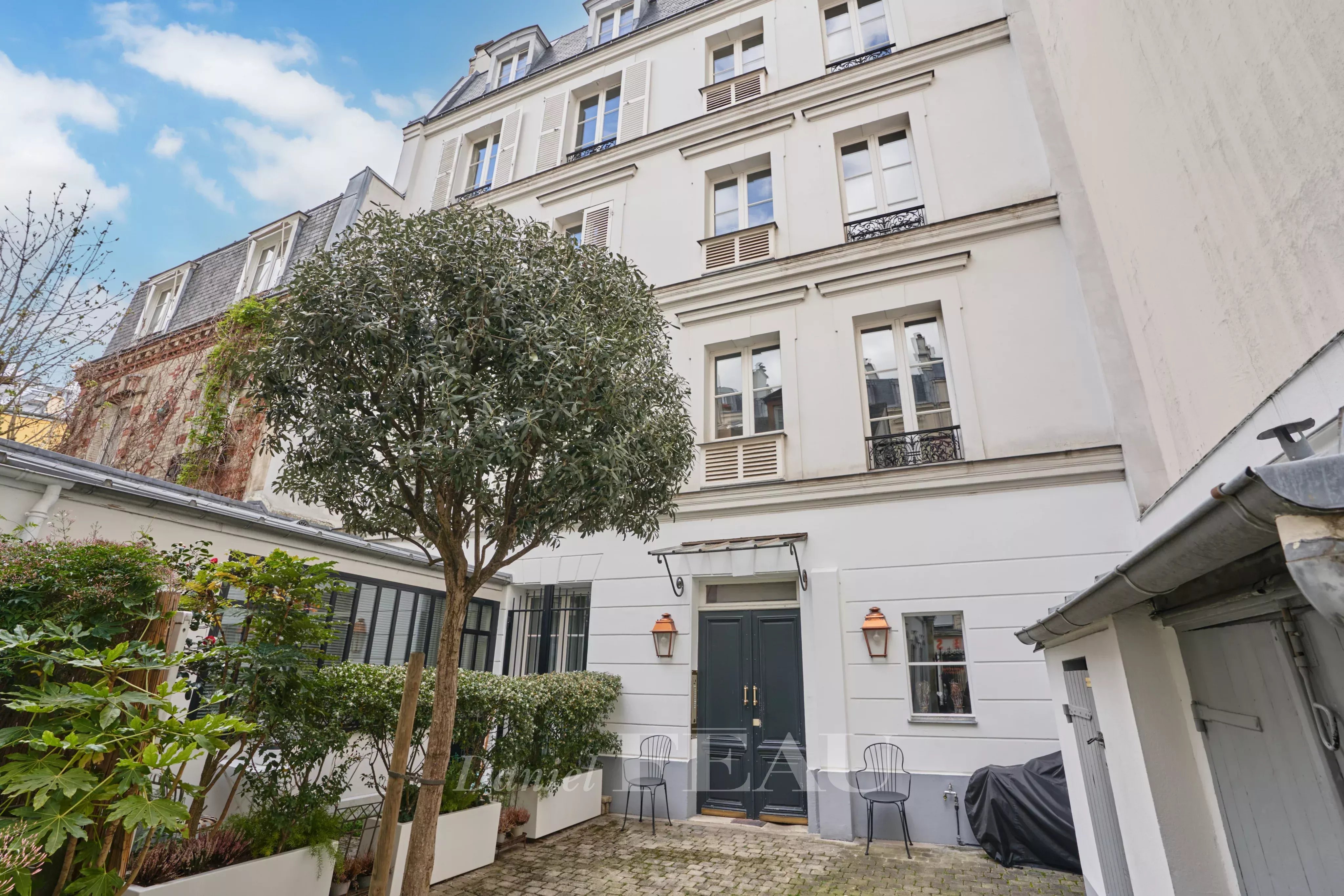 Sale Apartment Paris 16th