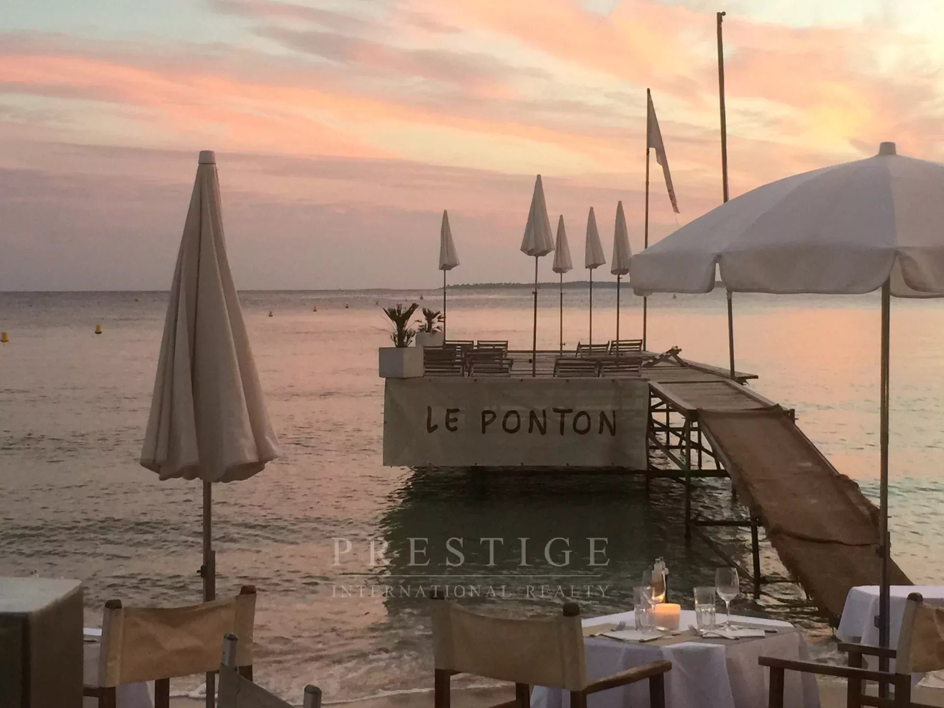 Juan-les-Pins garage 13m² sous sol à vendre en viager libre