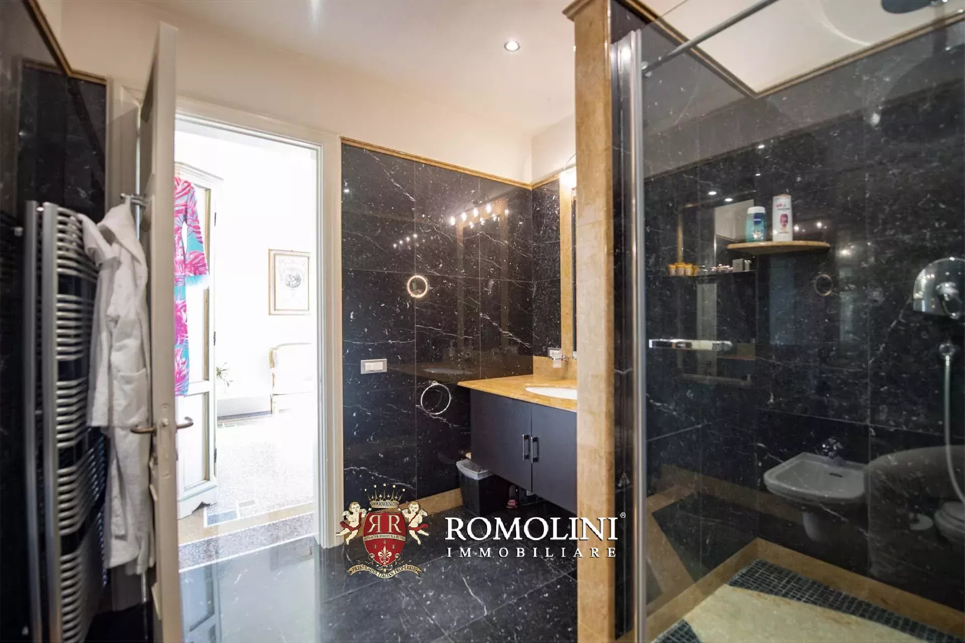 8 Bedroom Villa/Townhouse's Image 34