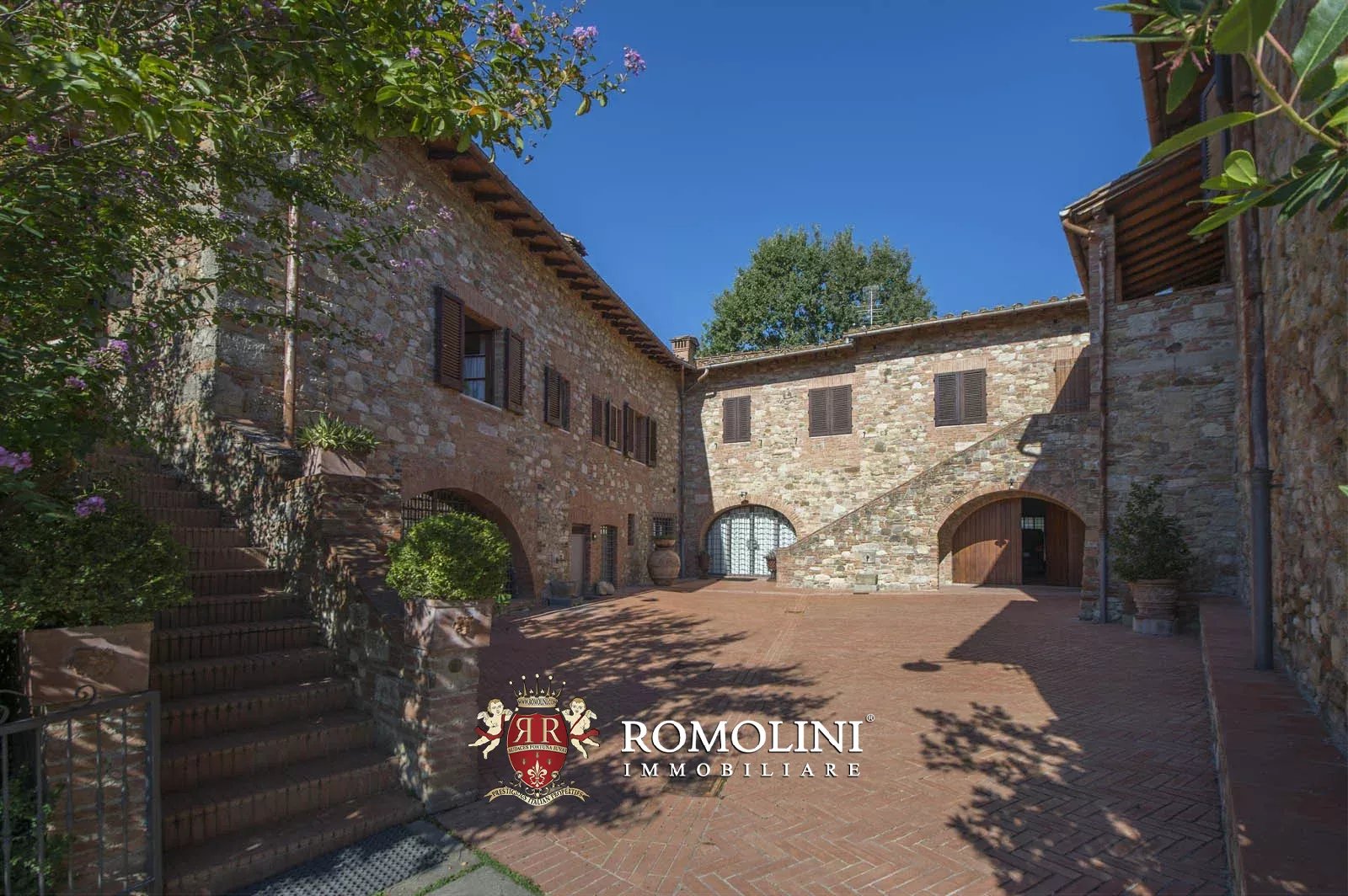10 Bedroom Vineyard's Image 27