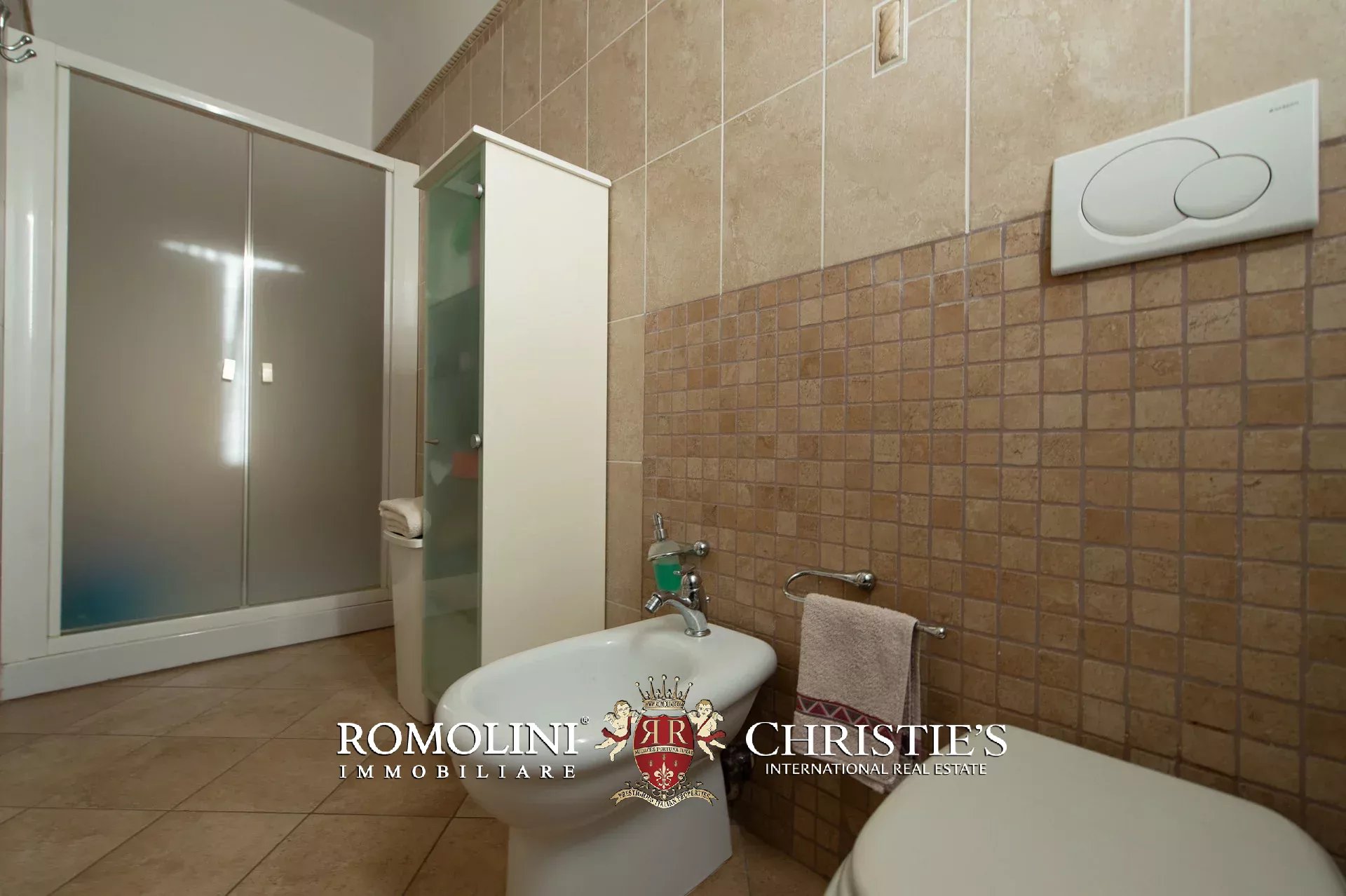 10 Bedroom Villa/Townhouse's Image 39