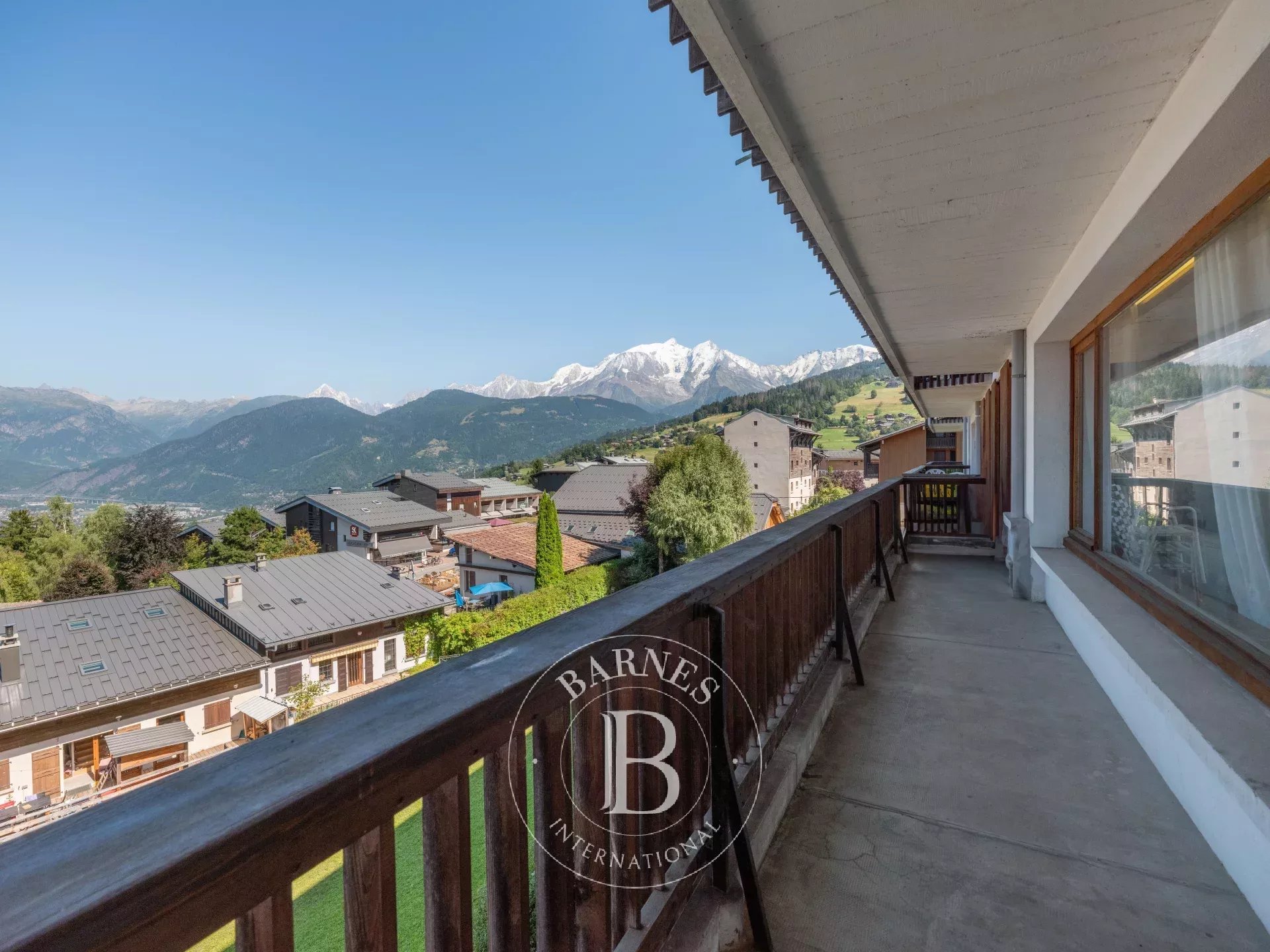 Daire Combloux - picture 11