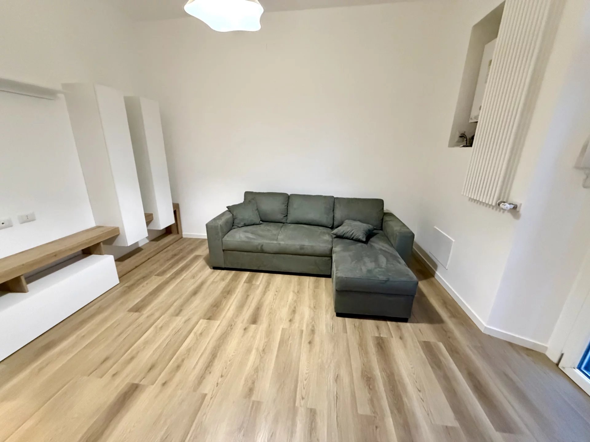 ampio trilocale ristrutturato a nuovo a Como città