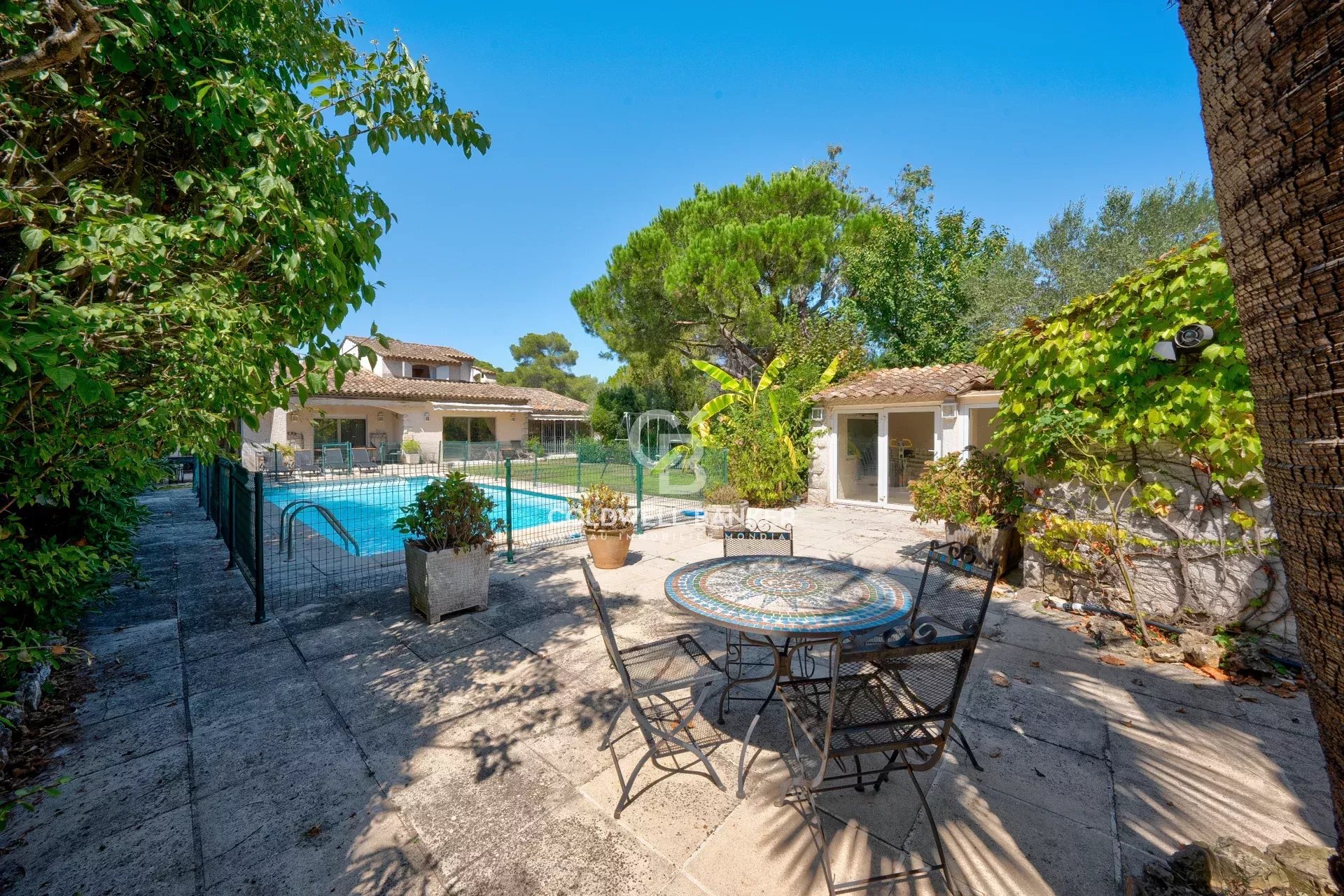 06250 MOUGINS VILLA