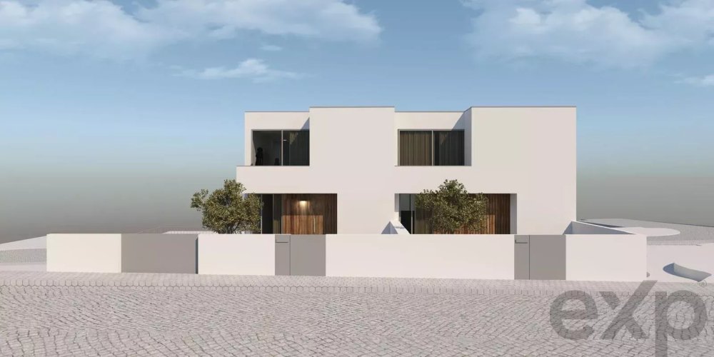 Versatilidade e Conforto em Santa Marta – T3 com 295m² e Potencial de Moradia Independente