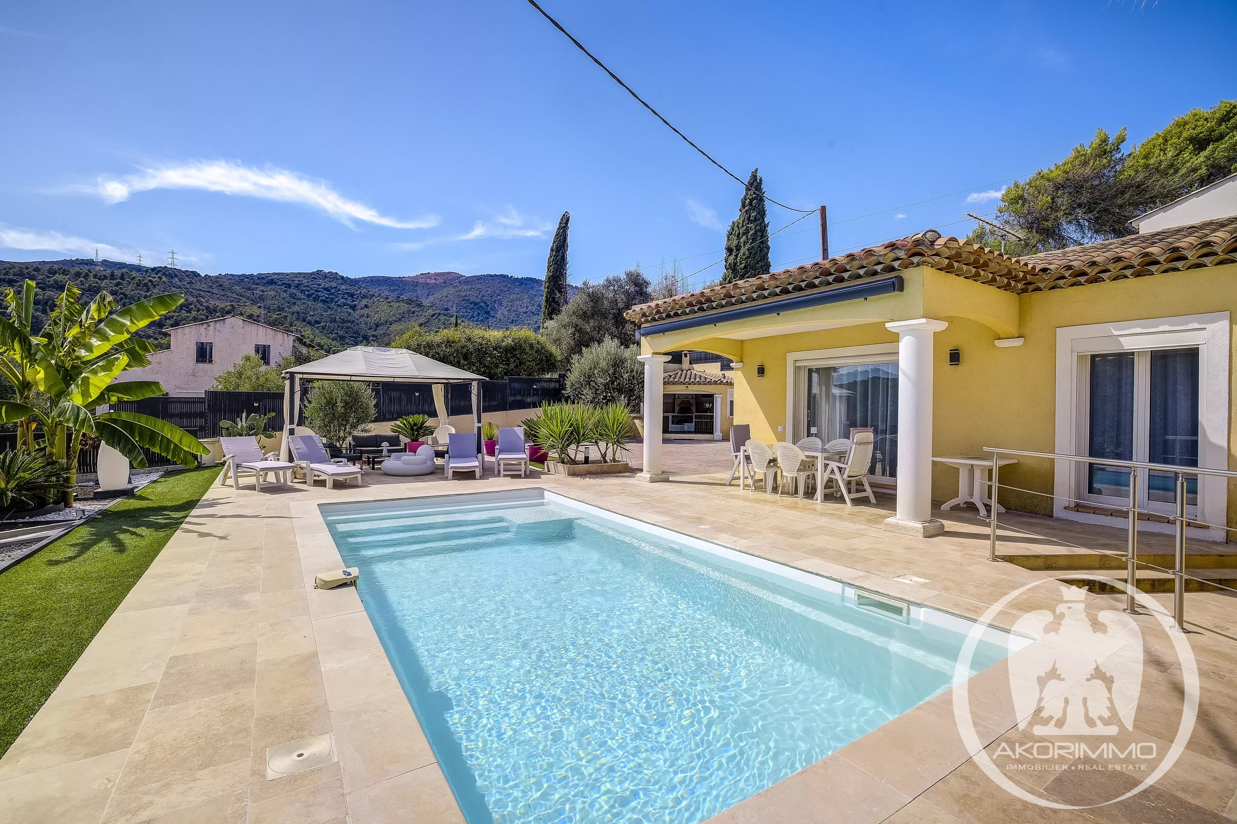 Maison  - 4 pièces  - 140.0 m2 -