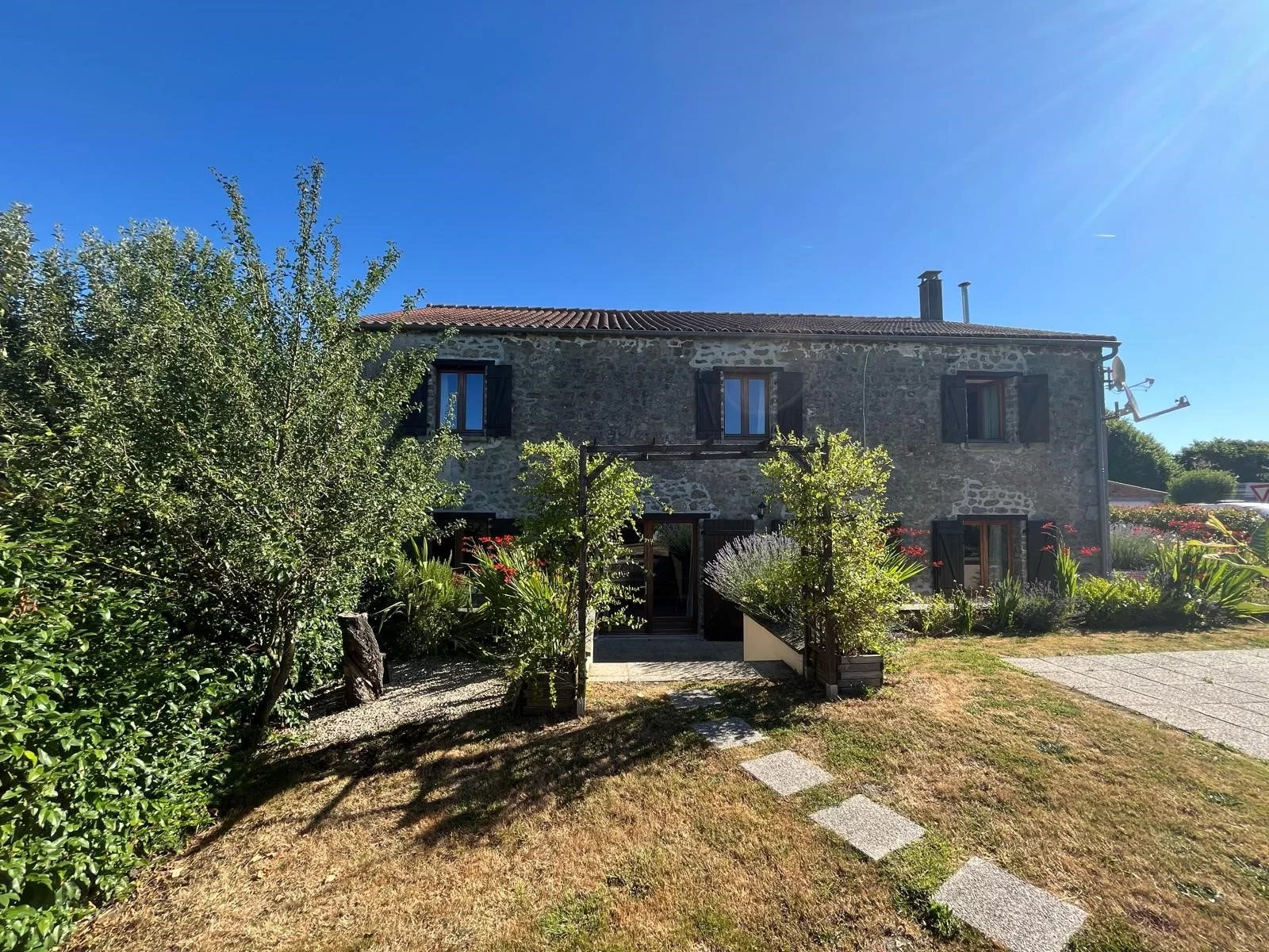 Beautiful renovated 4 bedroom family home