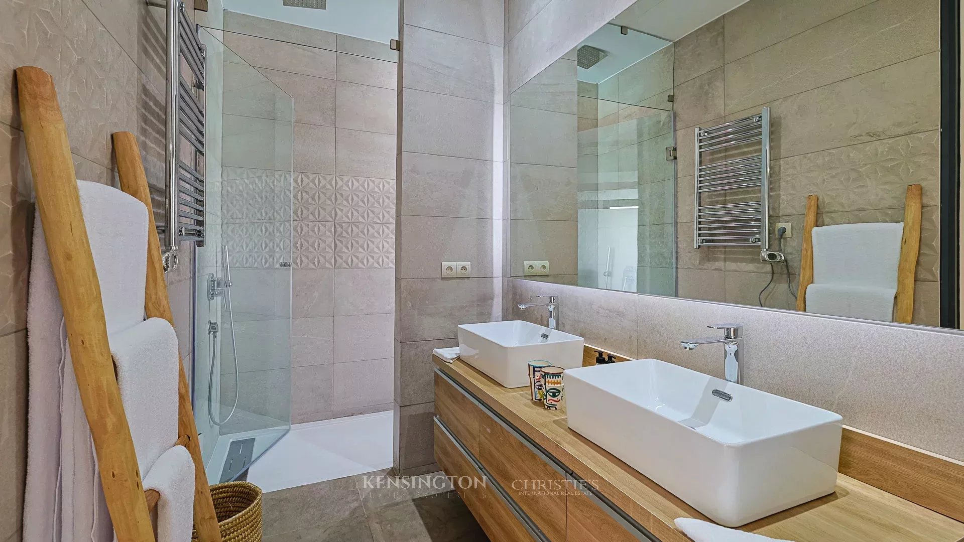 7 Bedroom Villa/Townhouse's Image 18