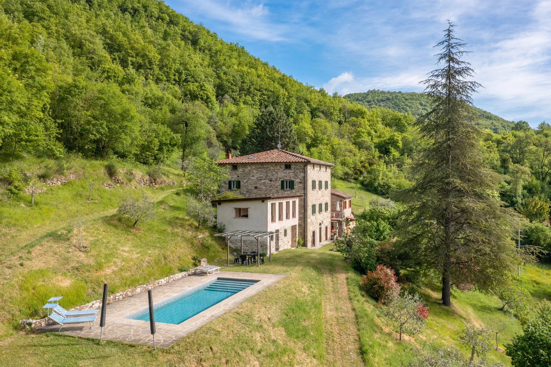  EX MULINO RISTRUTTURATO CON PISCINA IN VENDITA A CAPRESE MICHELANGELO