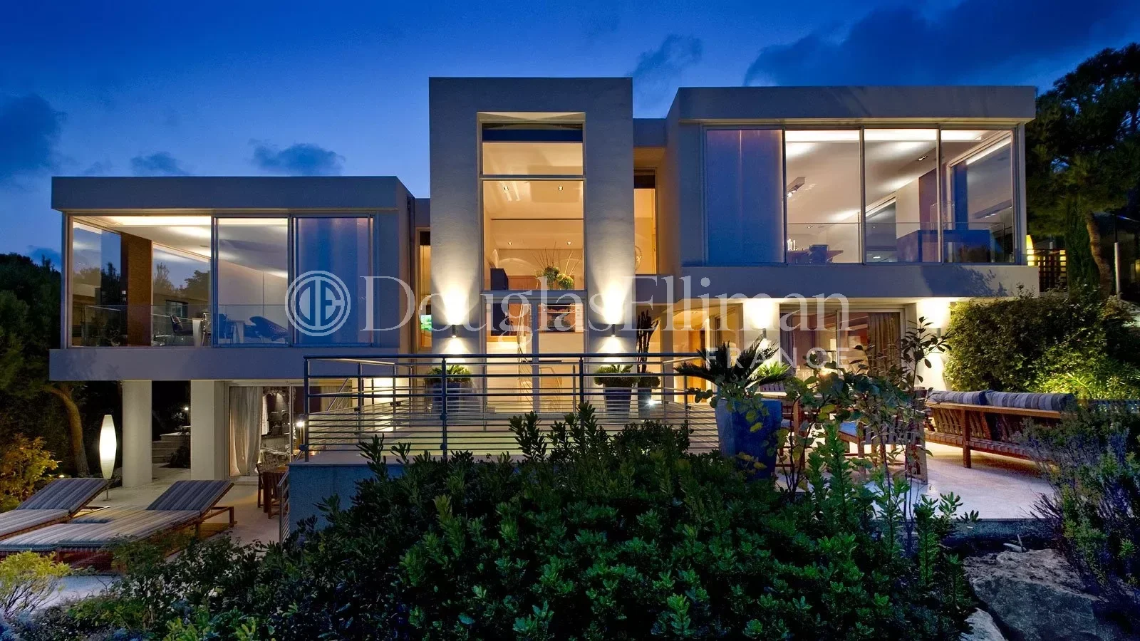 SAINT JEAN CAP FERRAT: Propriété de Luxe avec Vue Mer Exceptionnelle - Image nᵒ3