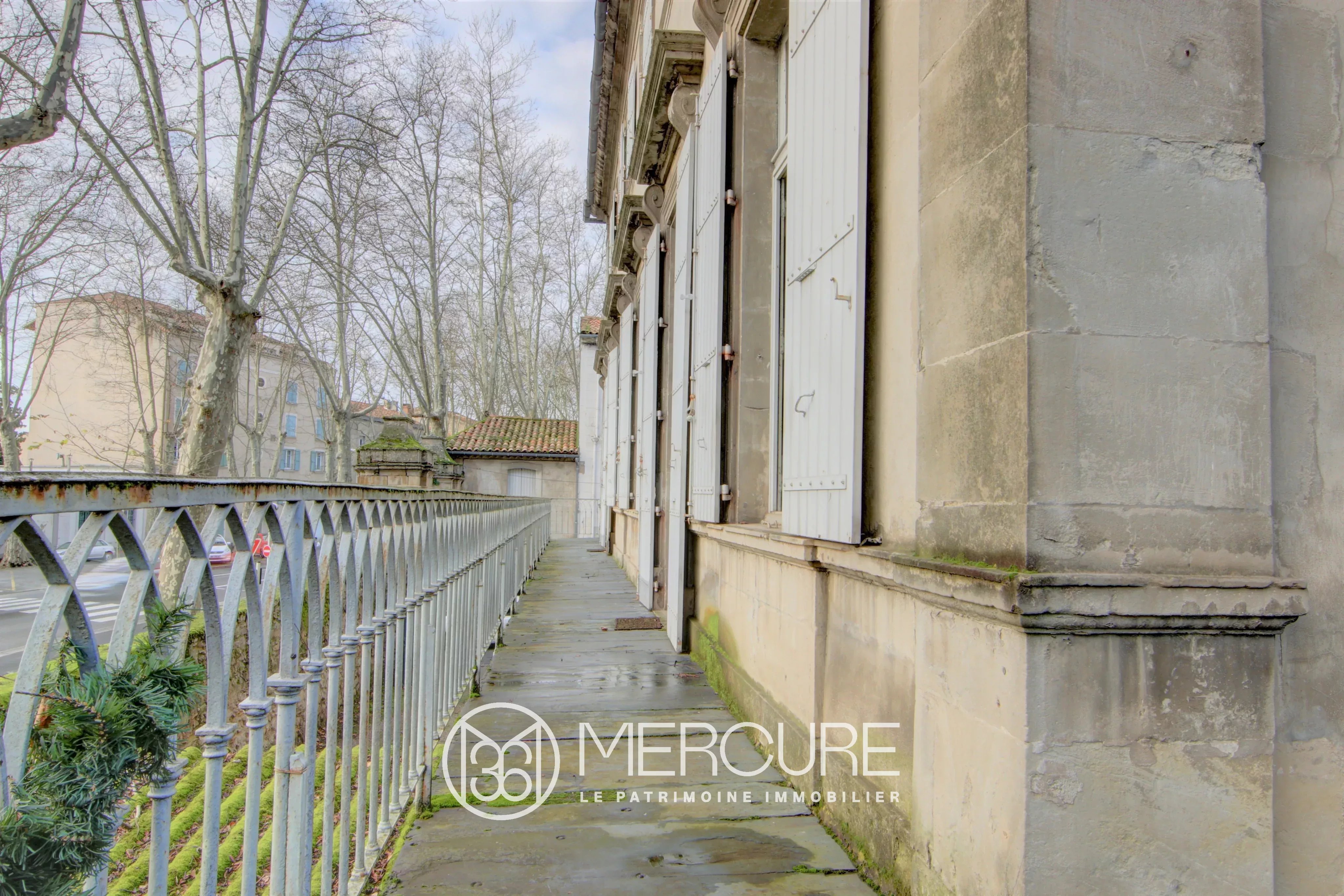 PRESTIGE 6-ROOM APARTMENT – GARDEN - 8143TS