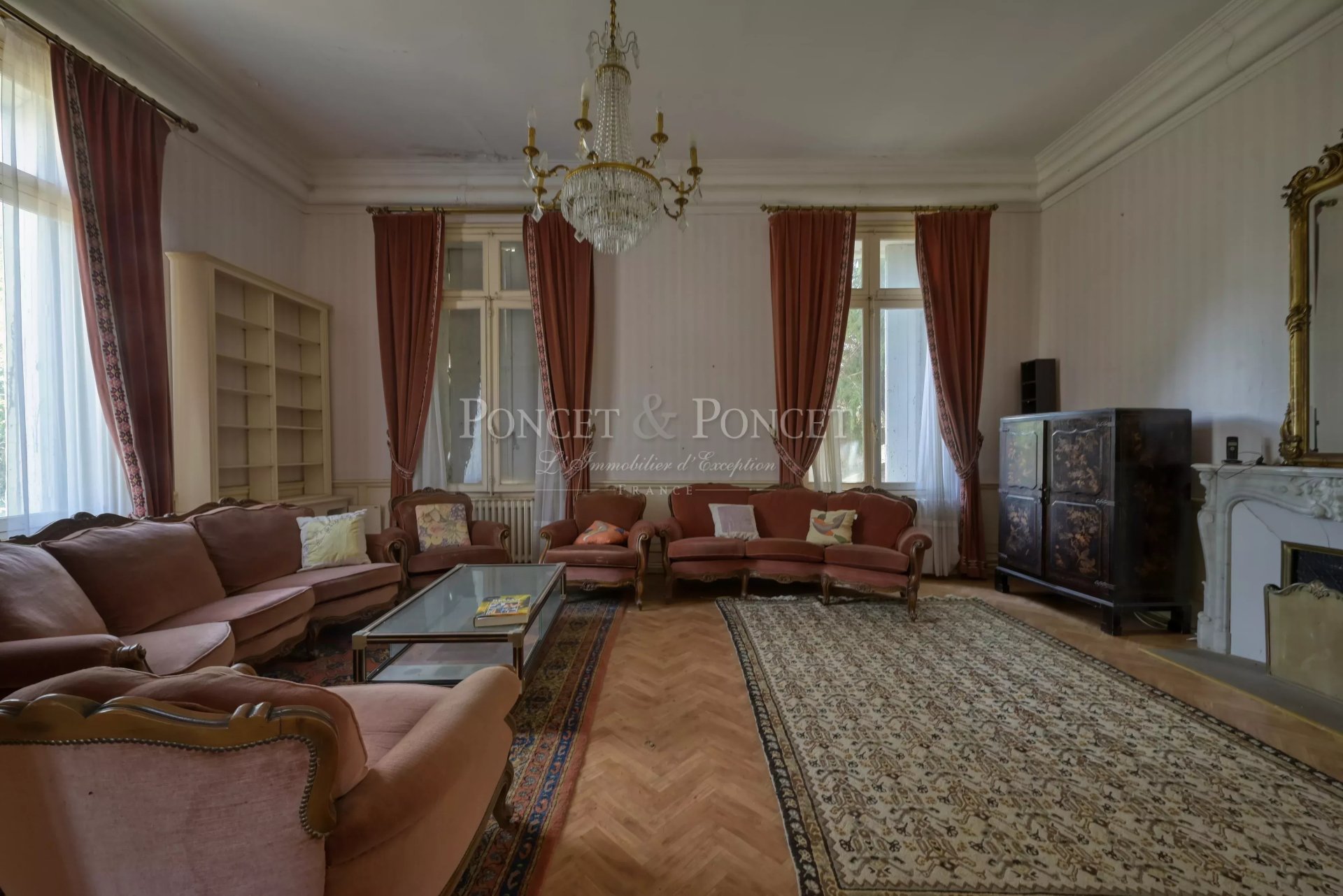 17 Bedroom Vineyard's Image 8