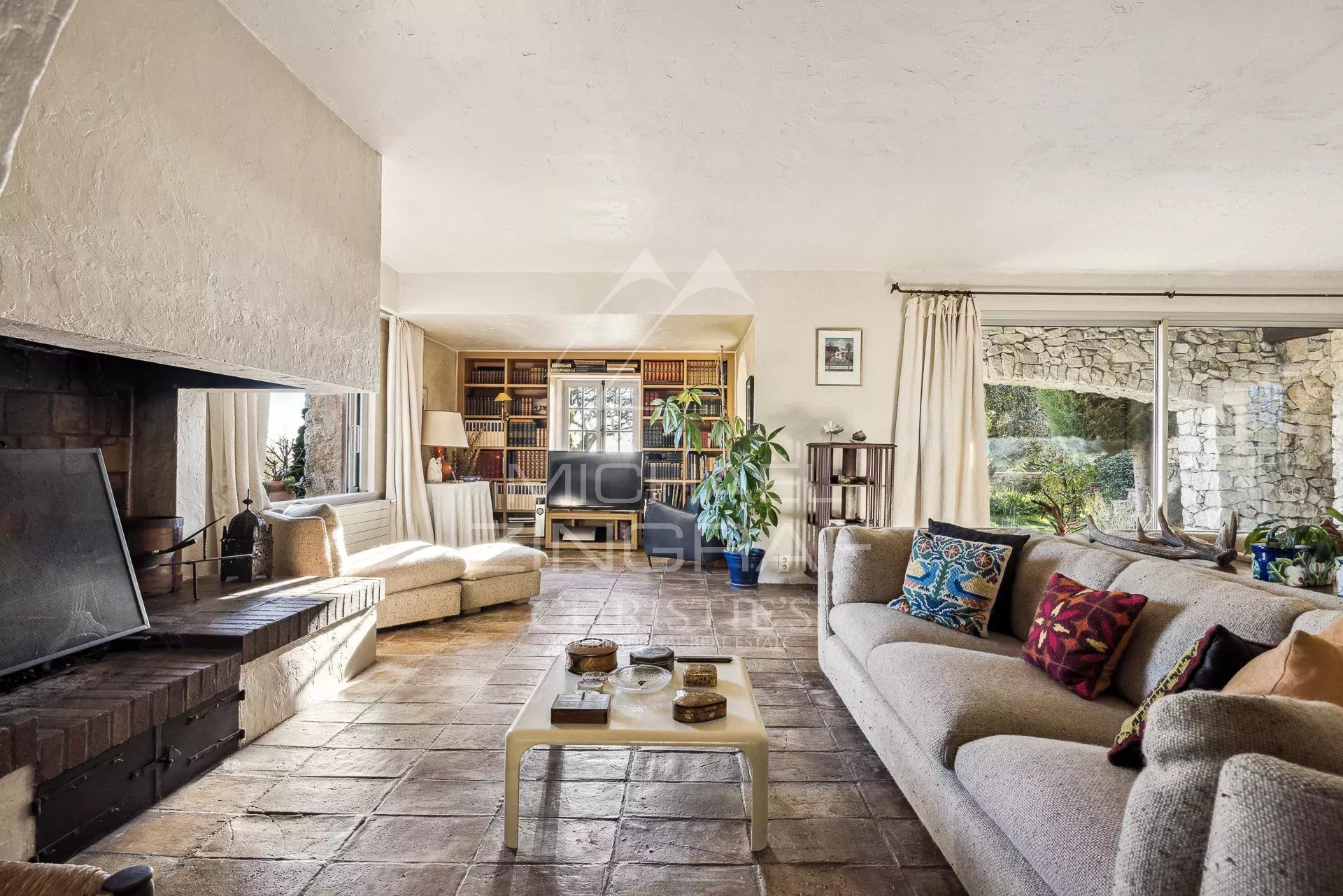 6 Bedroom Villa/Townhouse's Image 4