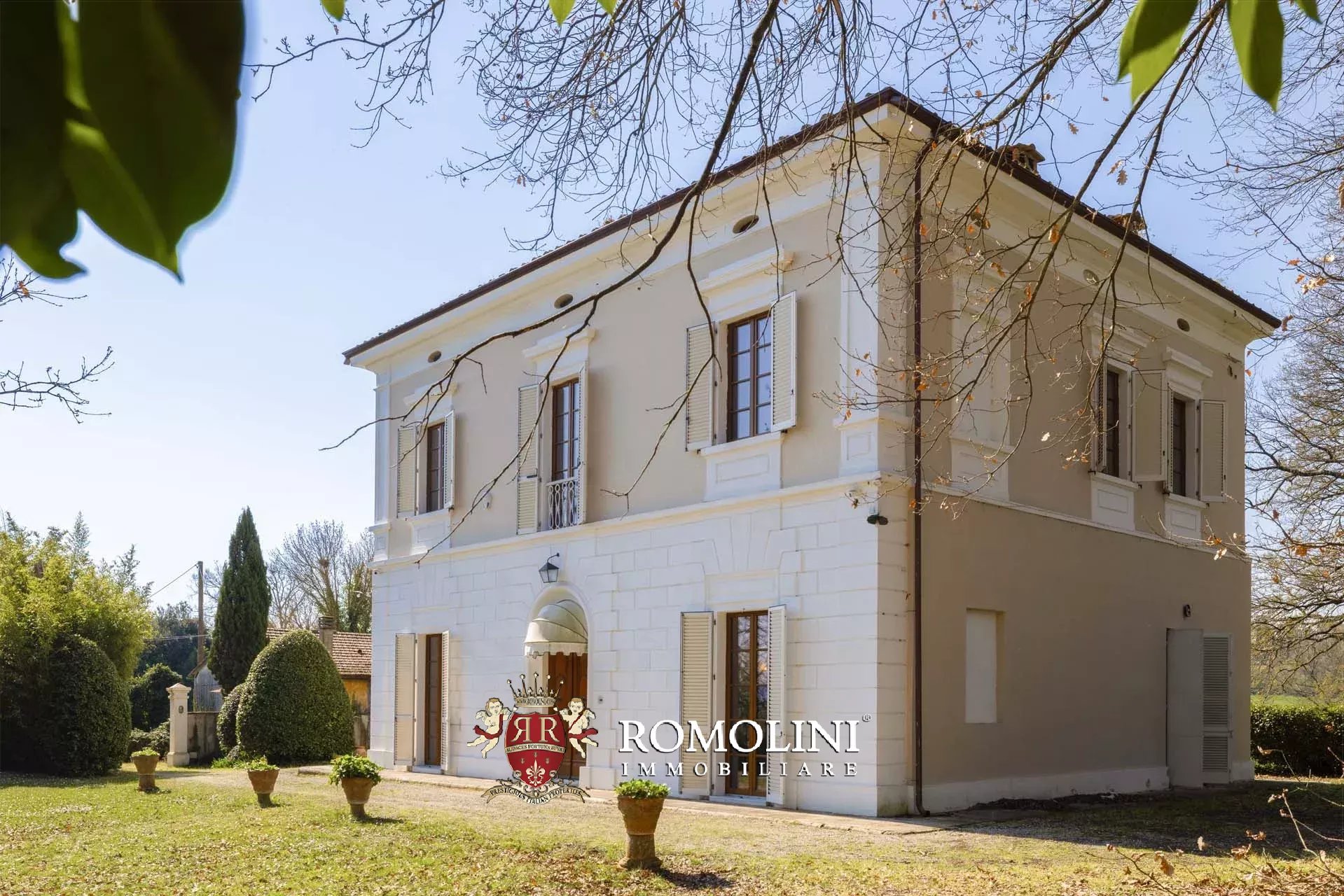 6 Bedroom Villa/Townhouse's Image 4