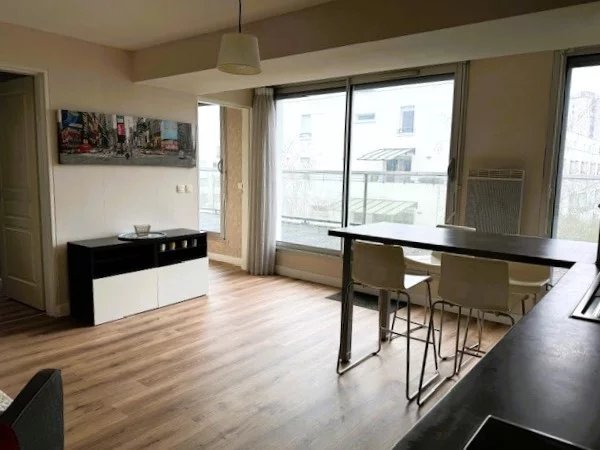 Chartrons T3 avec 2 chambres, terrasse de 65m2, parking, ascenseur