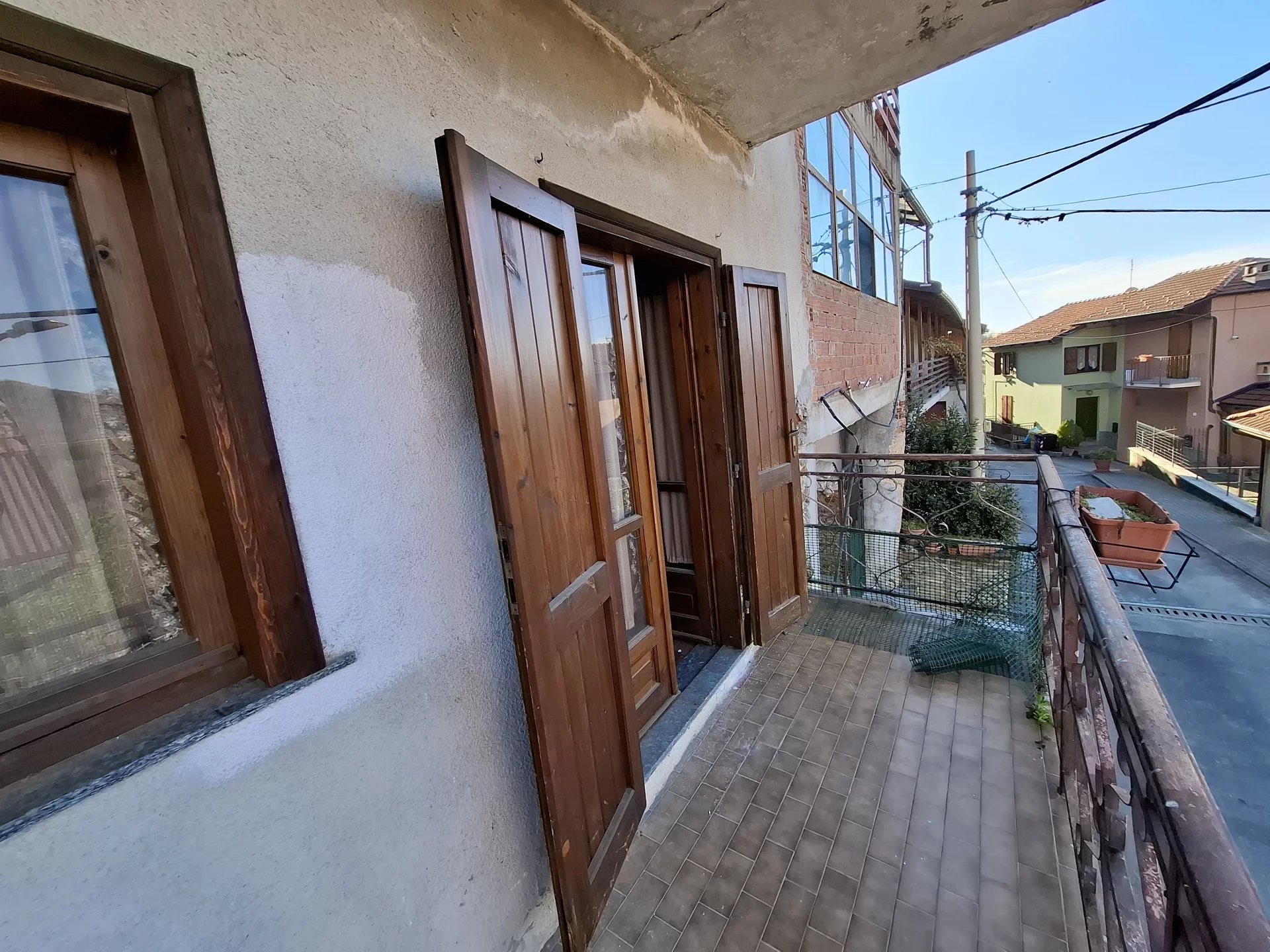 CASA DI AMPIA METRATURA A ROCCA