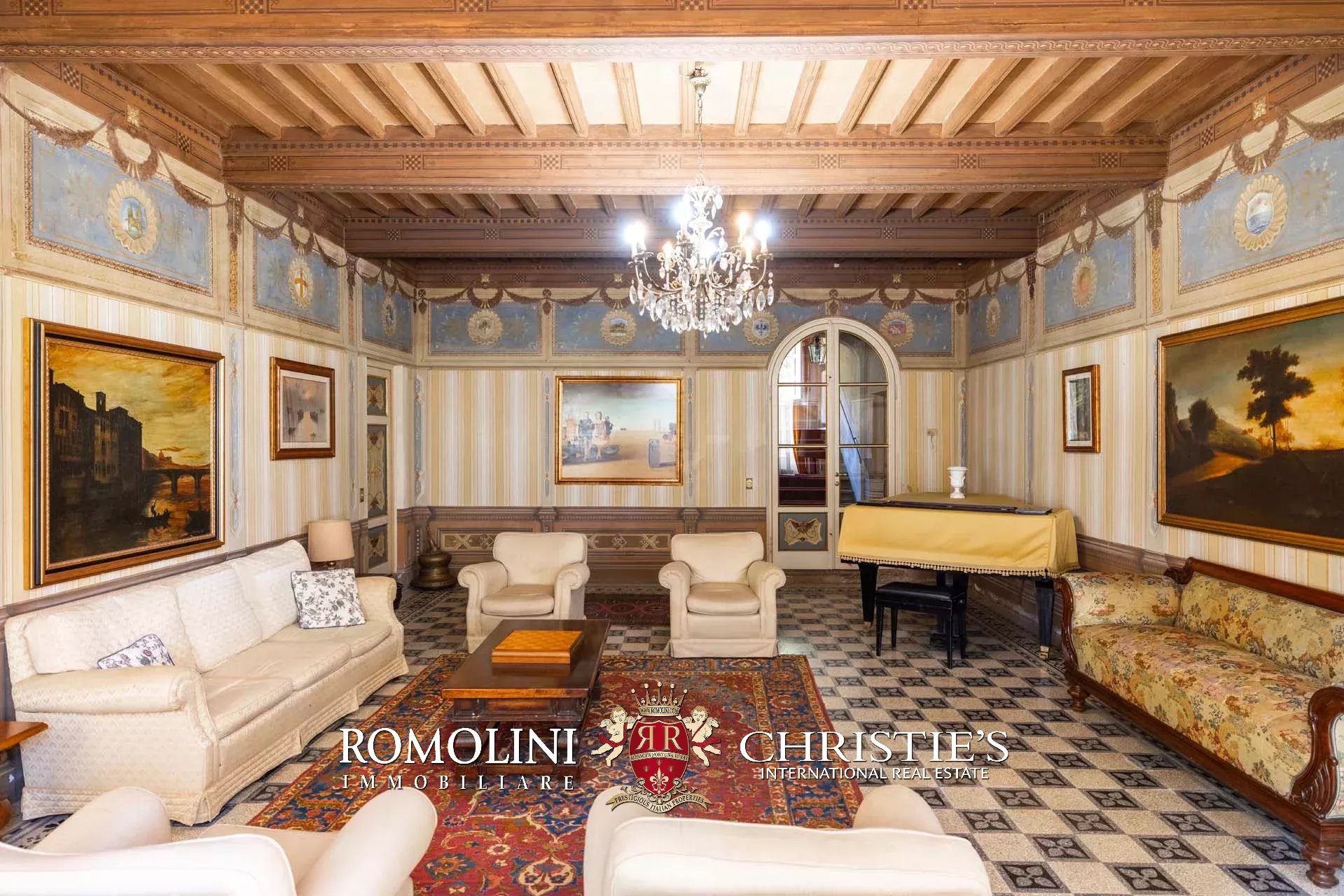 6 Bedroom Villa/Townhouse's Image 38