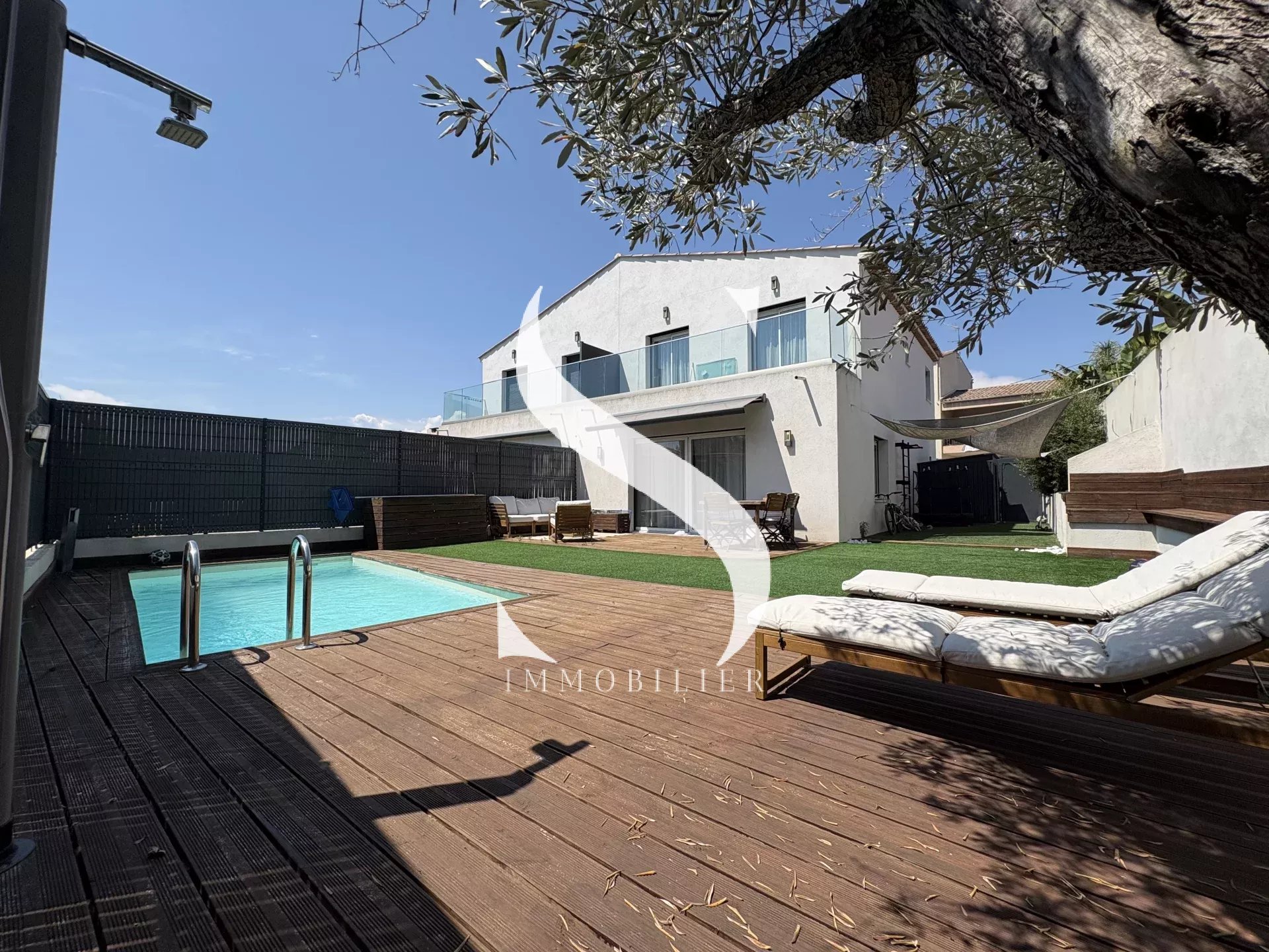 Villa jumelée avec Piscine à louer 4 pièces 110m2