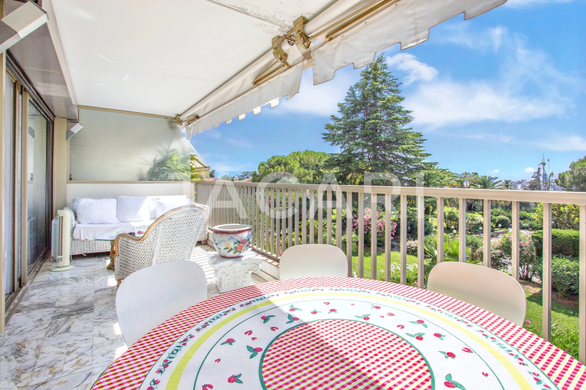 Agence immobilière de 