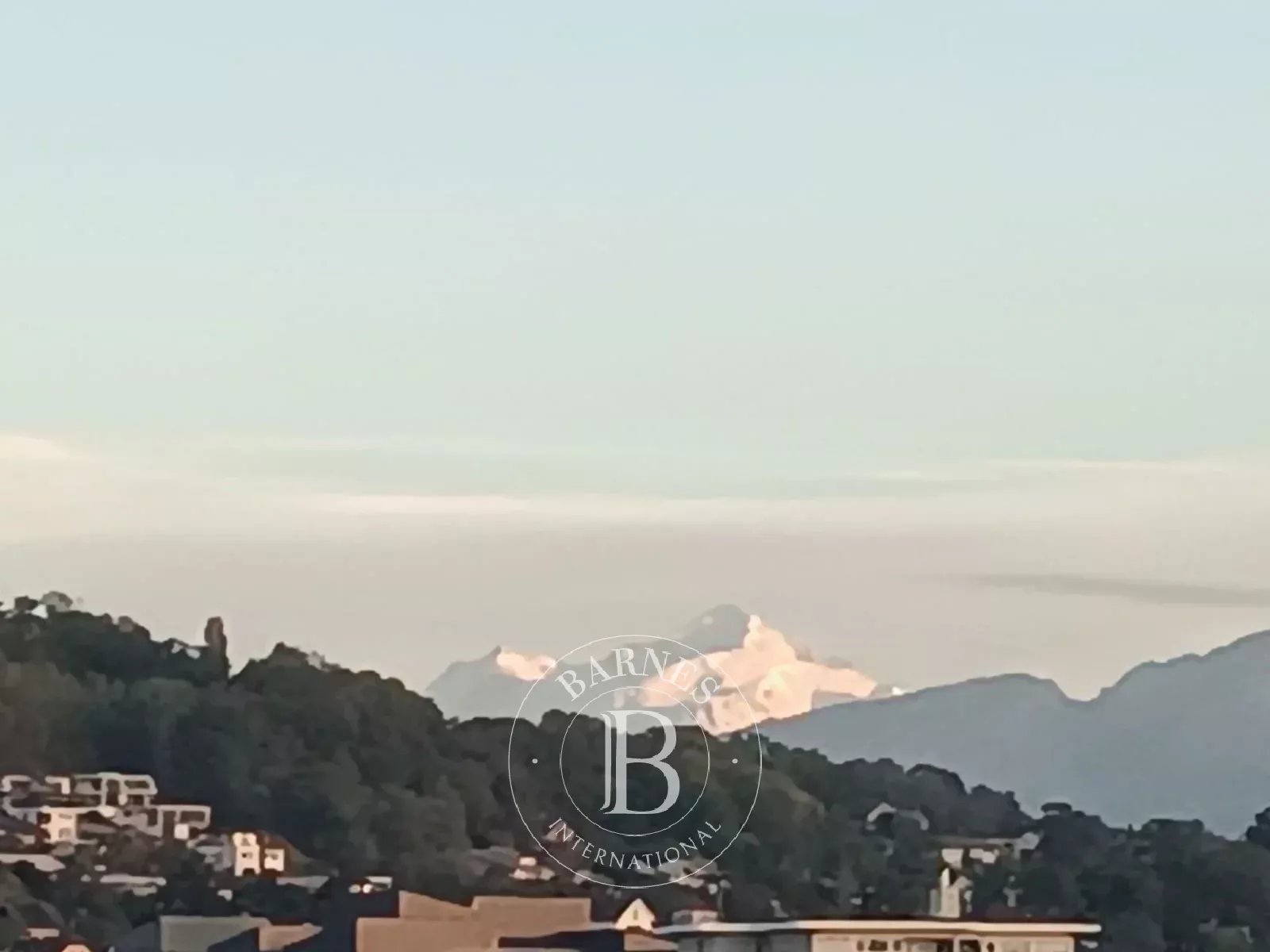 ROOFTOP VILLA 5 ROOMS 370 SQM - HEART OF ANNEMASSE - MONT-BLANC VIEW