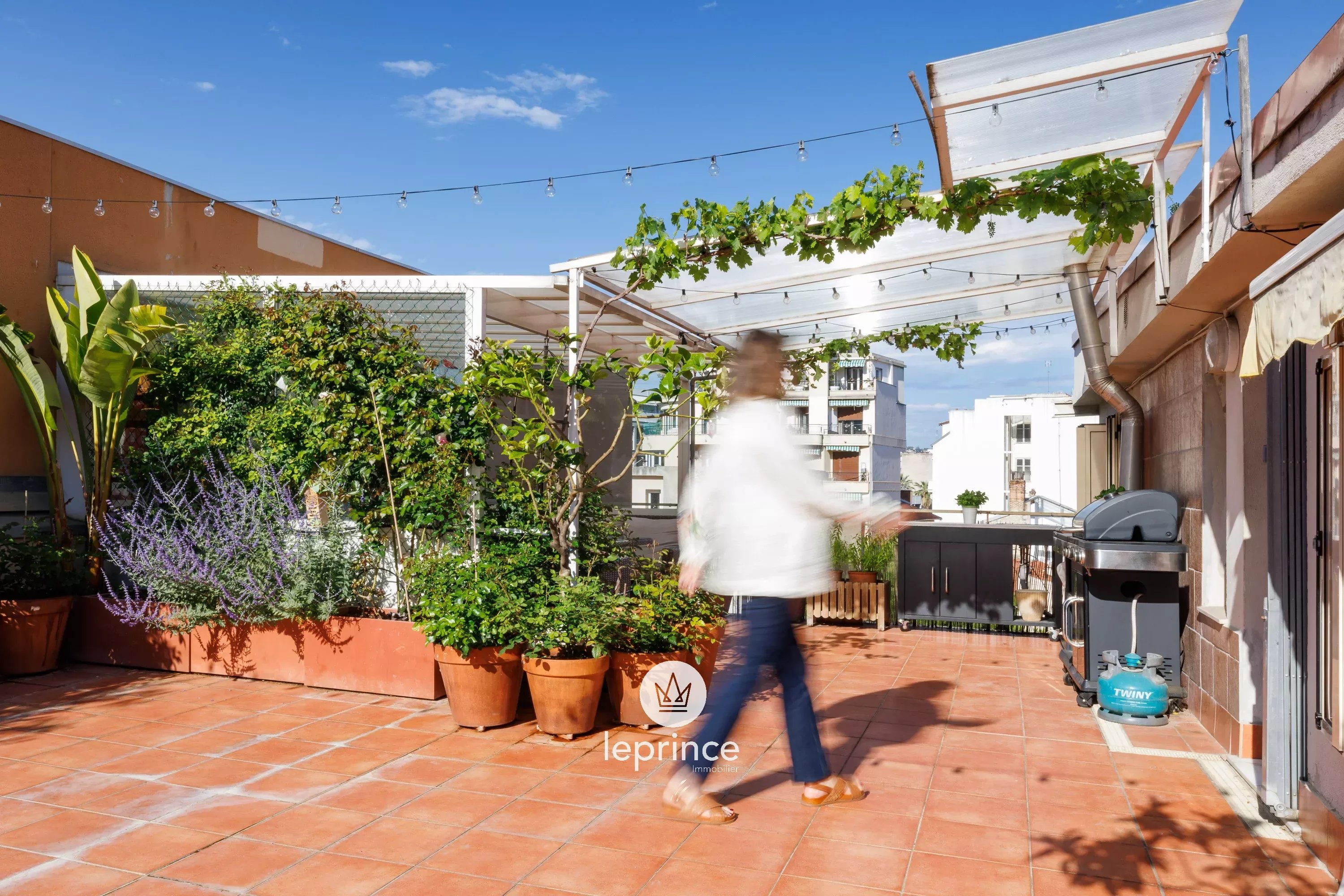 Nice – Fleurs – 2 Bedroom – Top Floor – Terrace