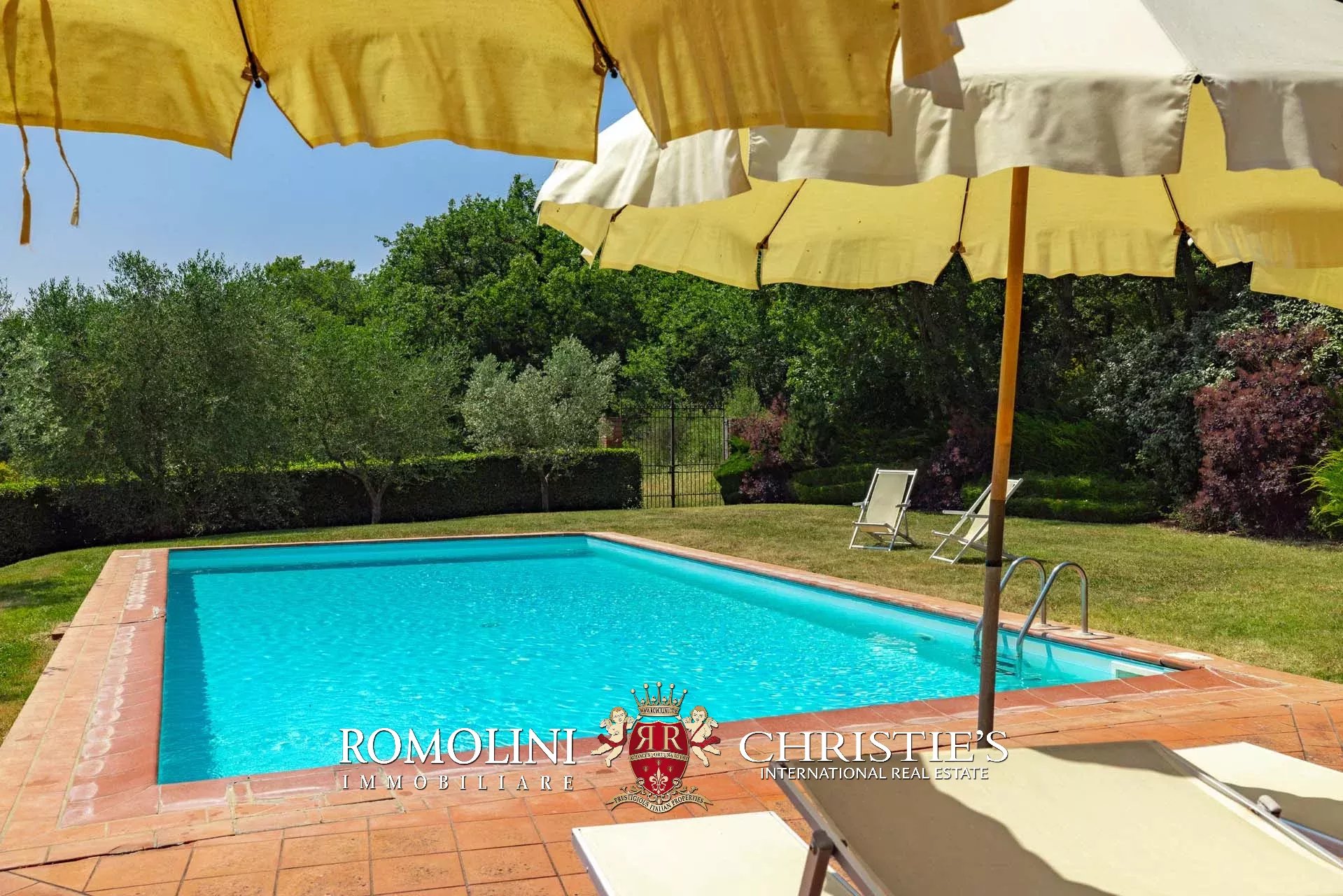 10 Bedroom Villa/Townhouse's Image 15