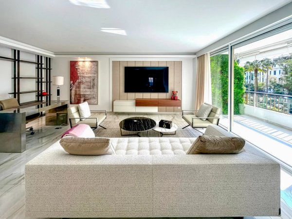 Luxury Apartment Cannes Croisette | Prestigious Family Legacy Estate — photo 2
