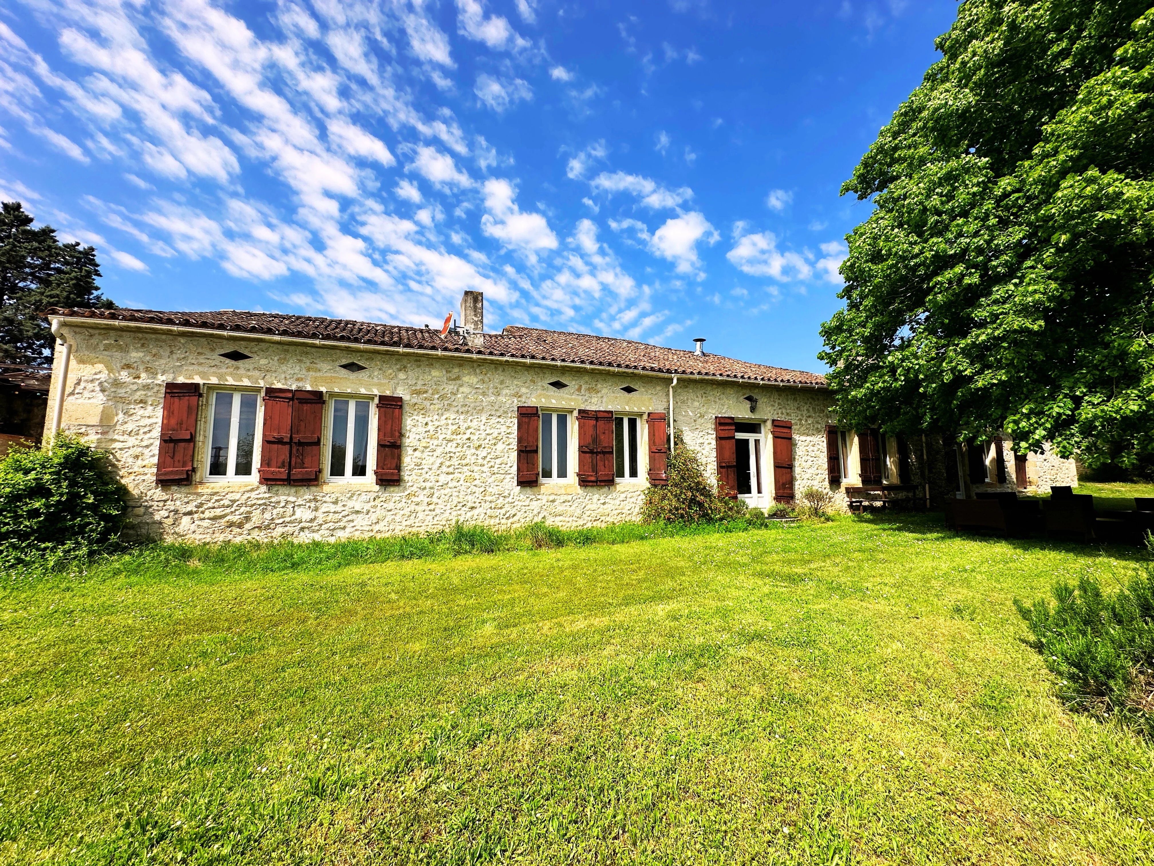 Stunning Estate with 3 Stone Houses, Swimming Pool and Landscaped Garden near Duras