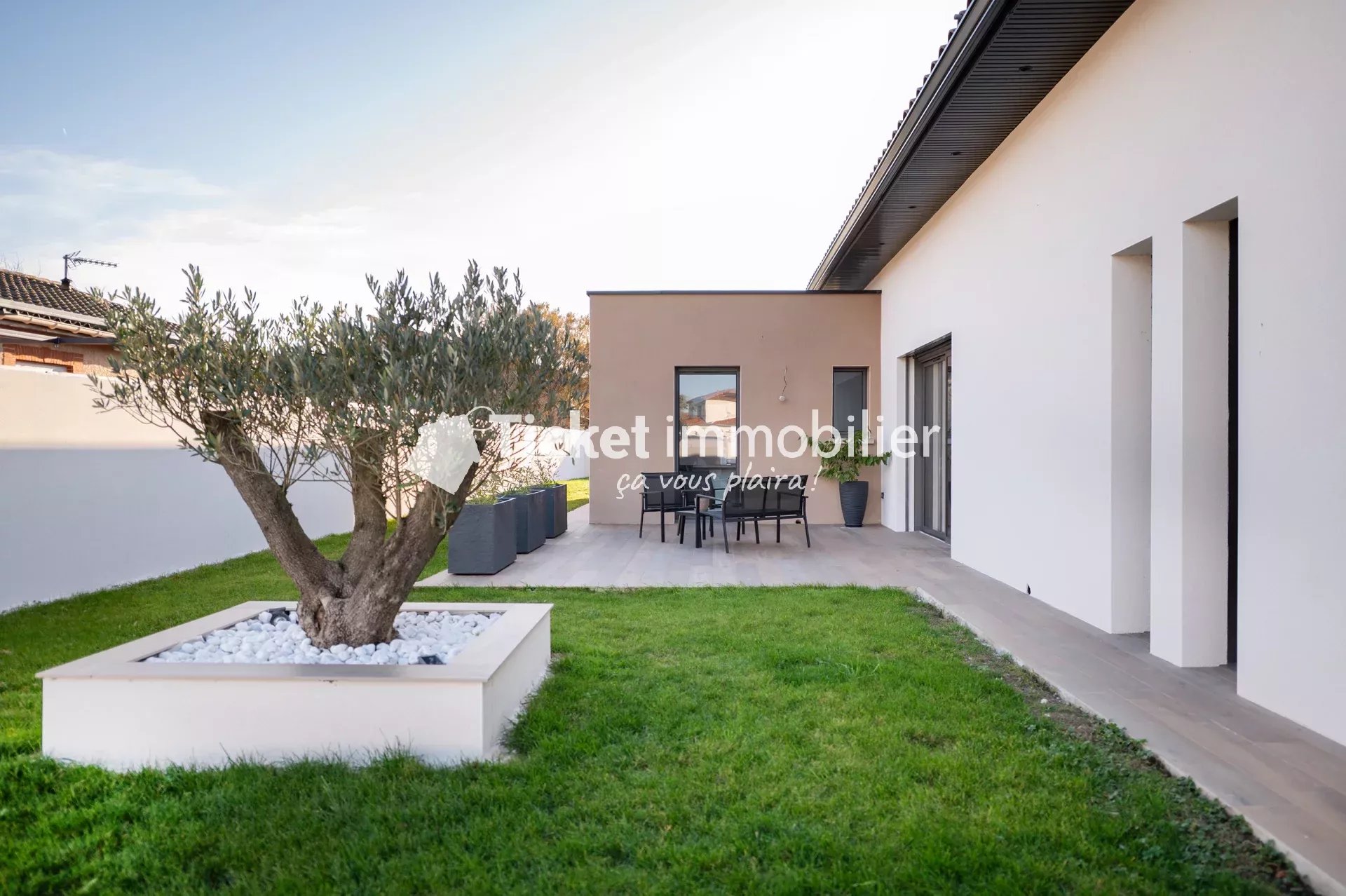 VILLA CONTEMPORAINE T4 160m2 NEUVE AVEC DOUBLE GARAGE, CLIMATISATION GAINABLE, SUPERBES PRESTATIONS, 1111m2 DE TERRAIN ... — photo 4