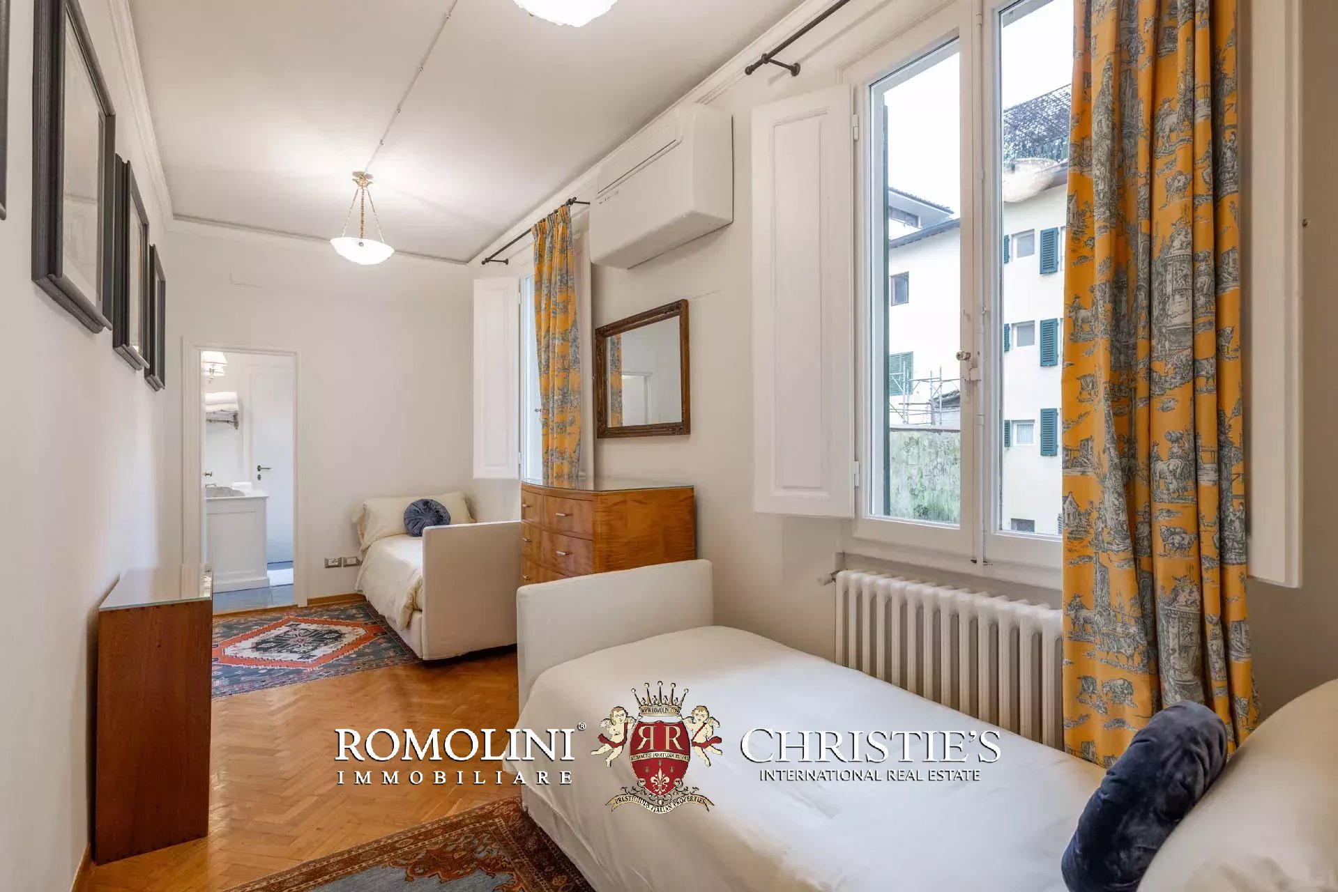 PRACHTVOLLER RESTAURIERTER PALAZZO MIT BLICK AUF DAS HISTORISCHE ZENTRUM VON FLORENZ ZU VERKAUFEN