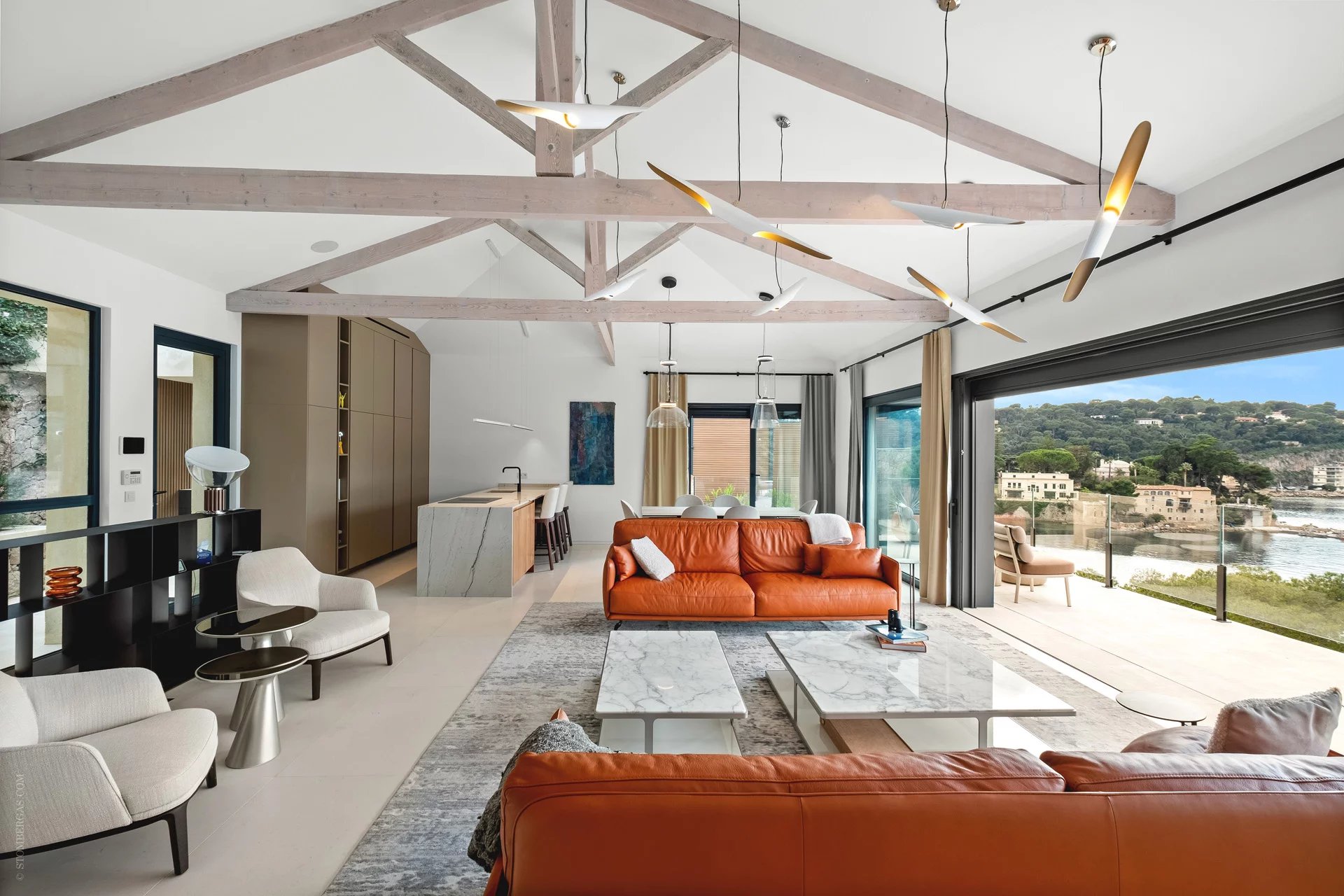 Design de bon goût avec vue panoramique sur la baie de Villefranche