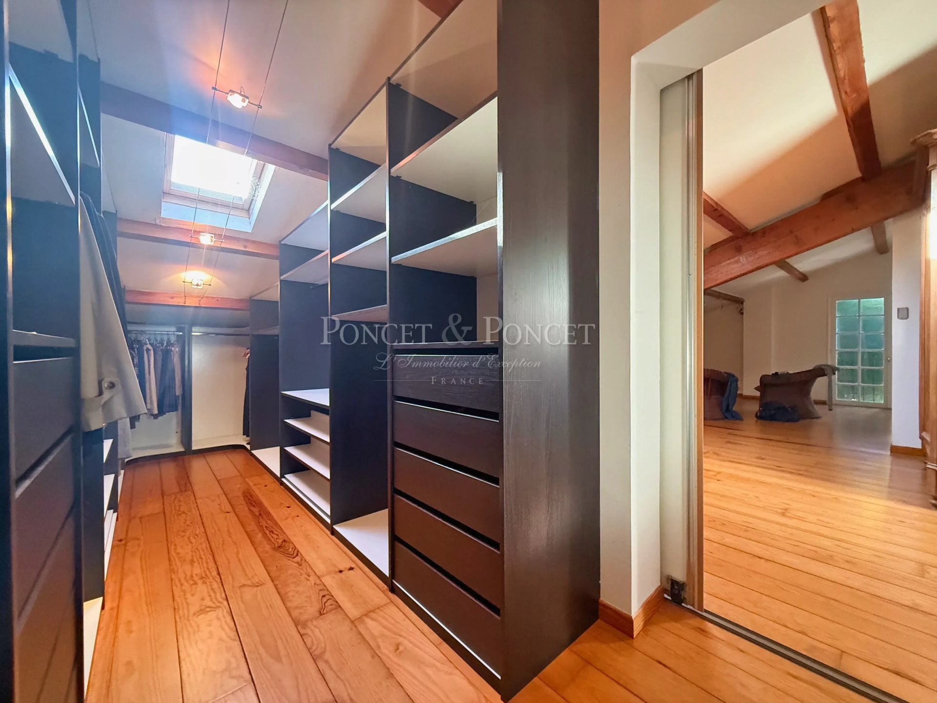 8 Bedroom Villa/Townhouse's Image 14