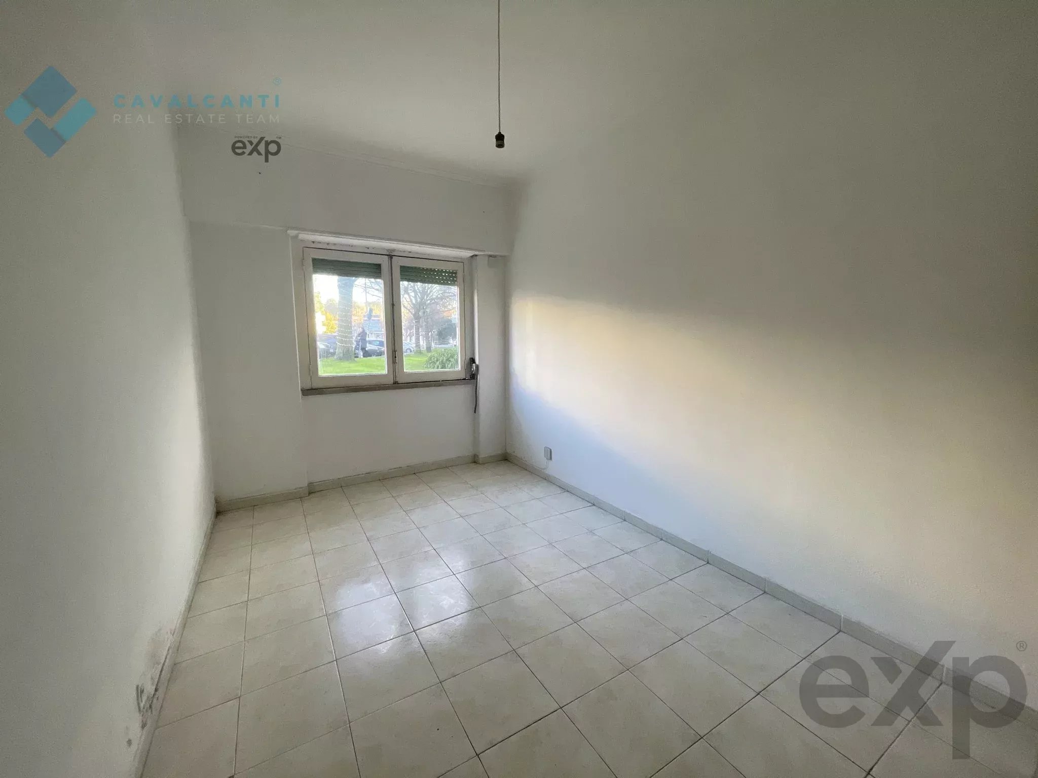 T2 to remodel - Carnaxide | Ideal for own home or investment 2790-005 image 23