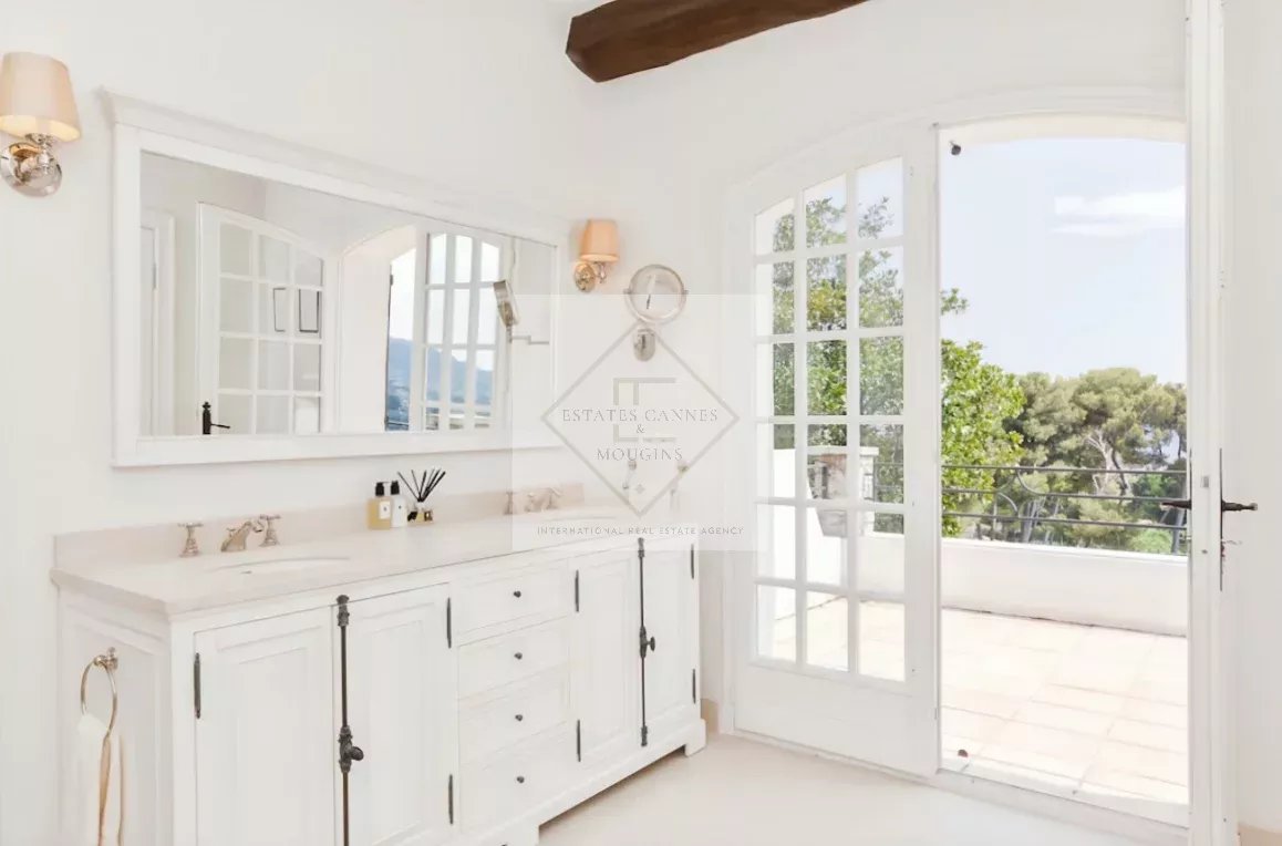 Élégante maison en pierre rénovée – Charme provençal près du Cap d’Antibes — photo 7