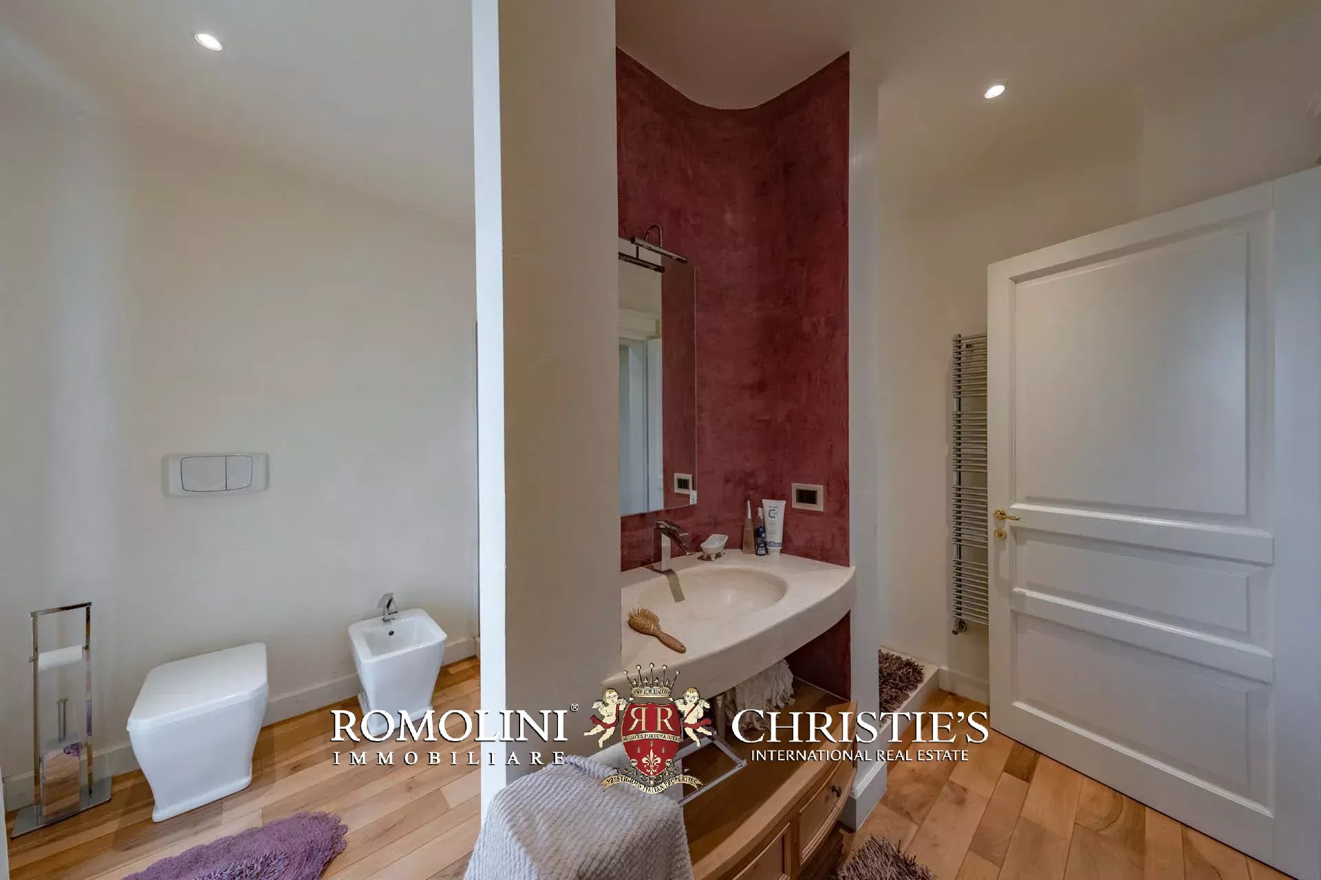 10 Bedroom Villa/Townhouse's Image 53
