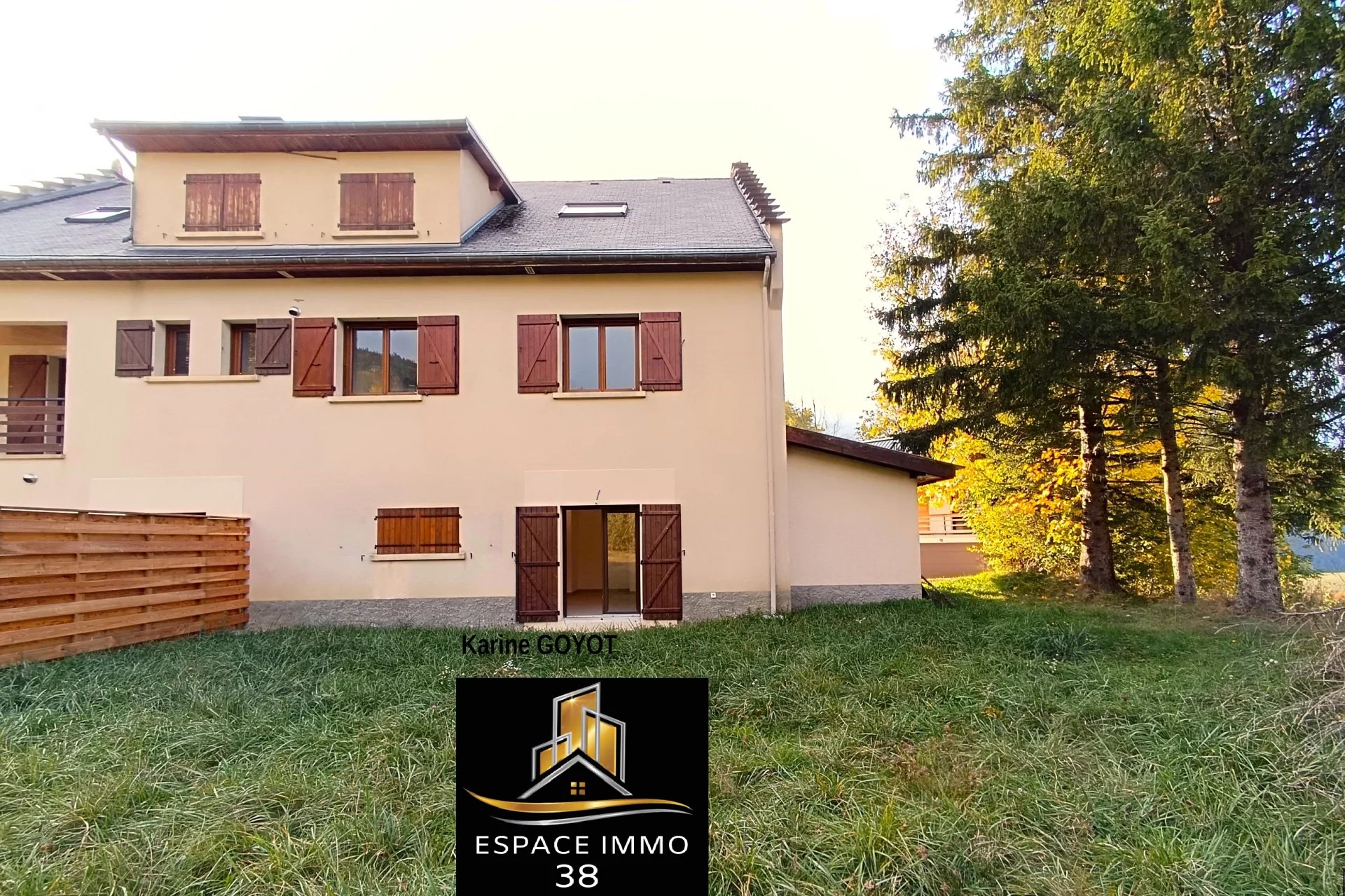 Appartement de 74m2 avec jardin ,abris voiture et cave !