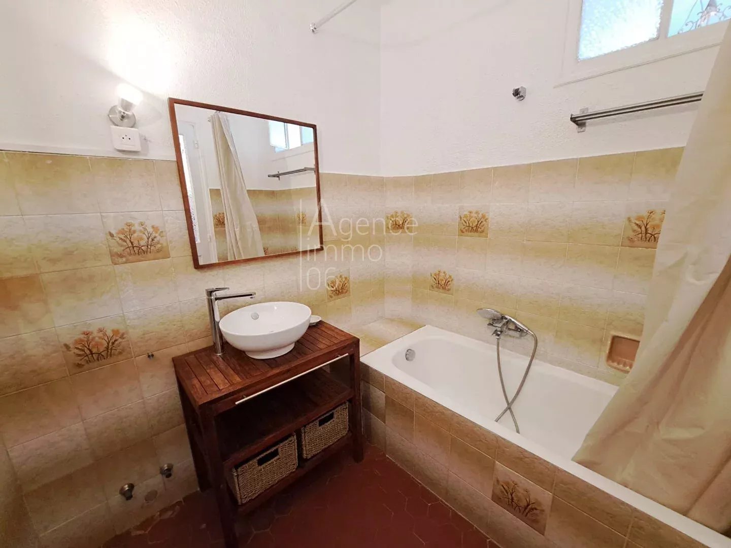 Cannes Location meublée 3 pièces avec balcon et cave