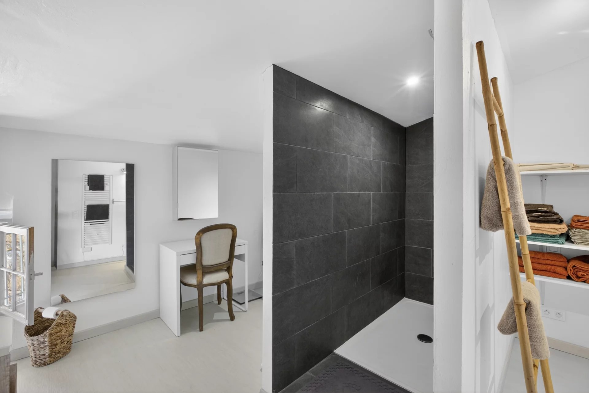 Renovated stone house with independent apartment walking distance to the village – Montauroux