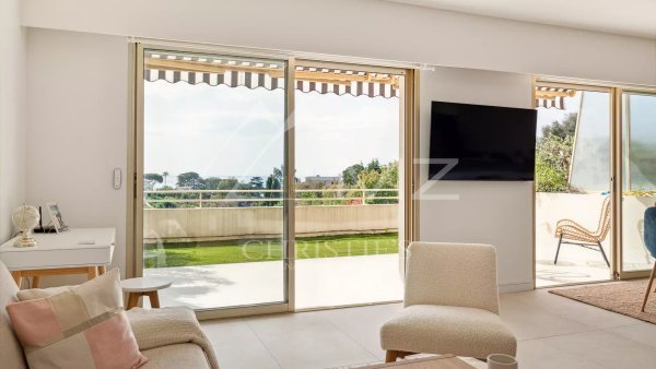 BEAUTIFUL APARTMENT WITH LARGE TERRACE AND SEA VIEW — photo 4