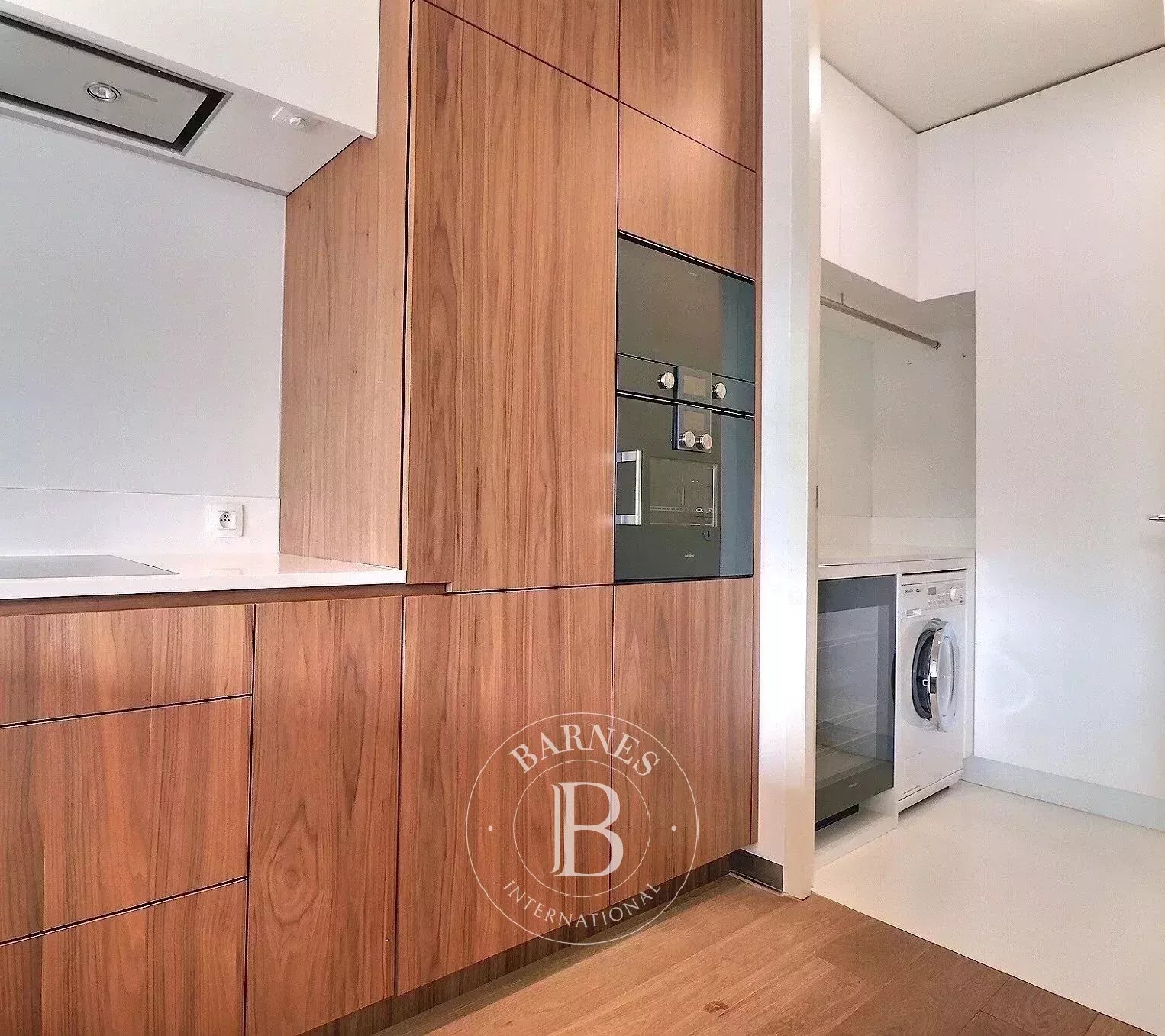 Toison dOr - Penthouse 2ch meublé + terrasse + parking