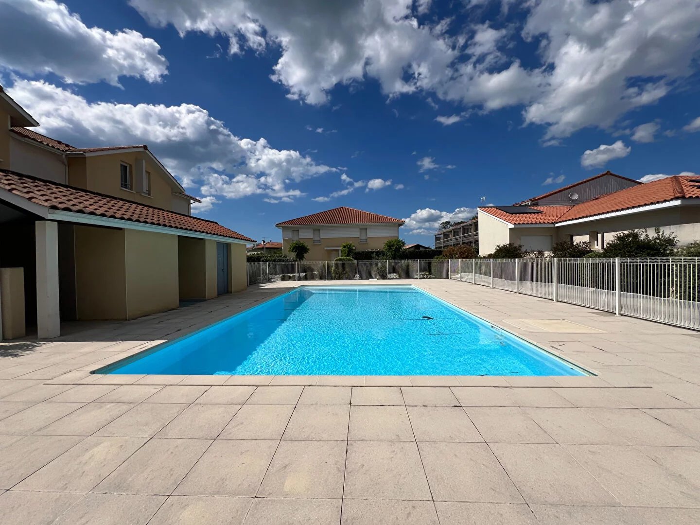 À 700m de l'océan, Charmant T2 avec jardinet dans résidence avec piscine !