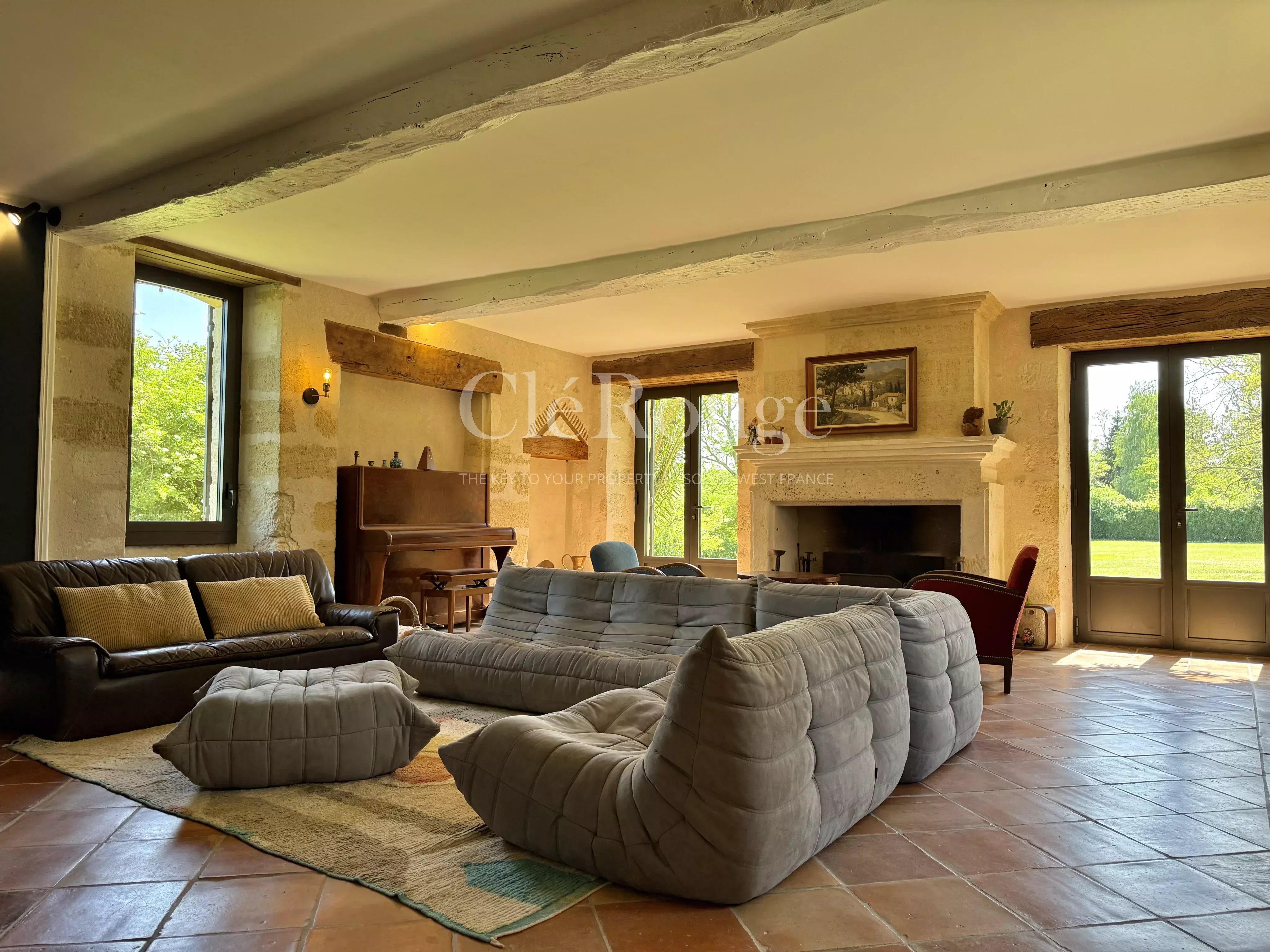 Close to Sainte-Foy-la-Grande – Stunning riverside property on the Dordogne