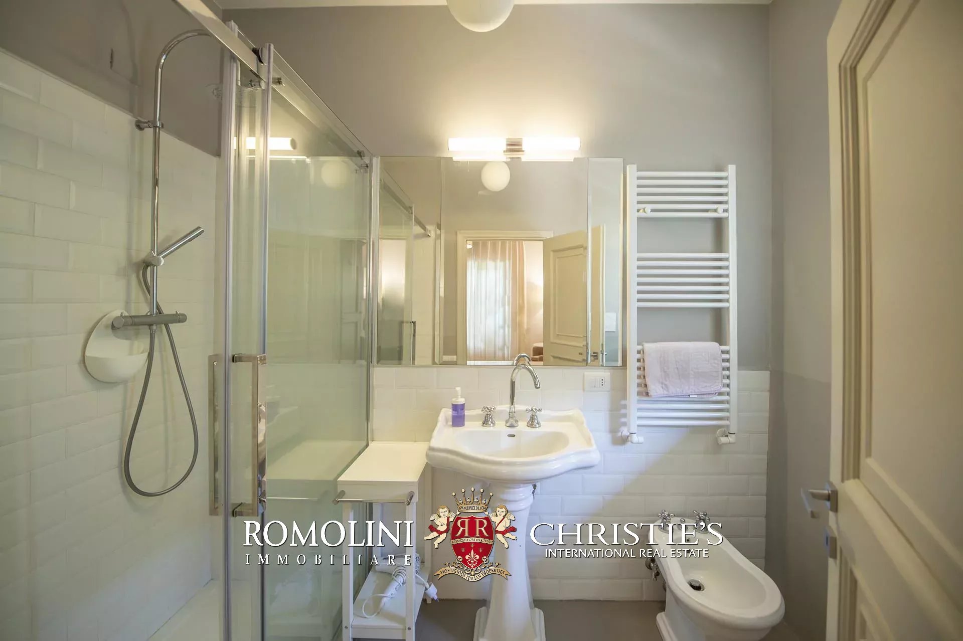 6 Bedroom Villa/Townhouse's Image 52