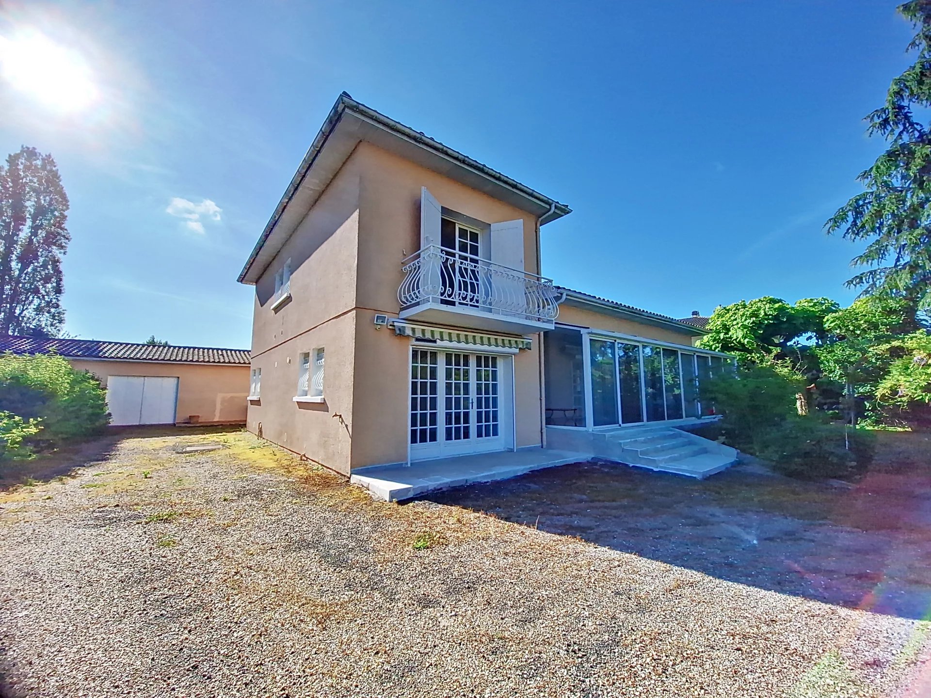 Saint Philippe du Seignal: maison de 130m² avec garage, sur terrain clôturé