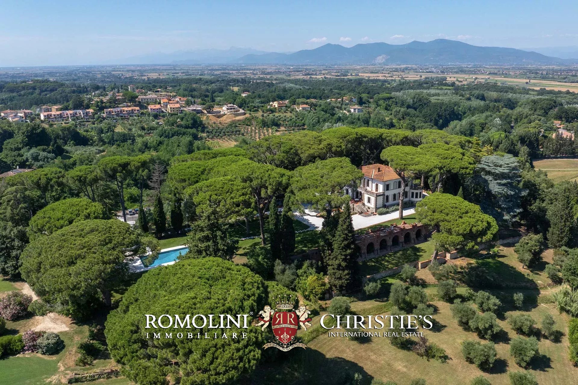 8 Bedroom Villa/Townhouse's Image 21