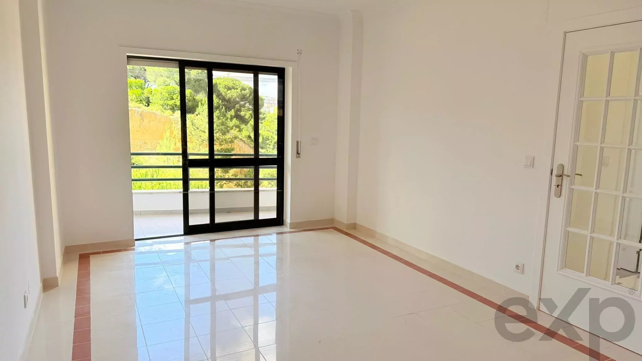3-Bedroom Apartment T3 Feijó, Almada renovated 86914707 image 2