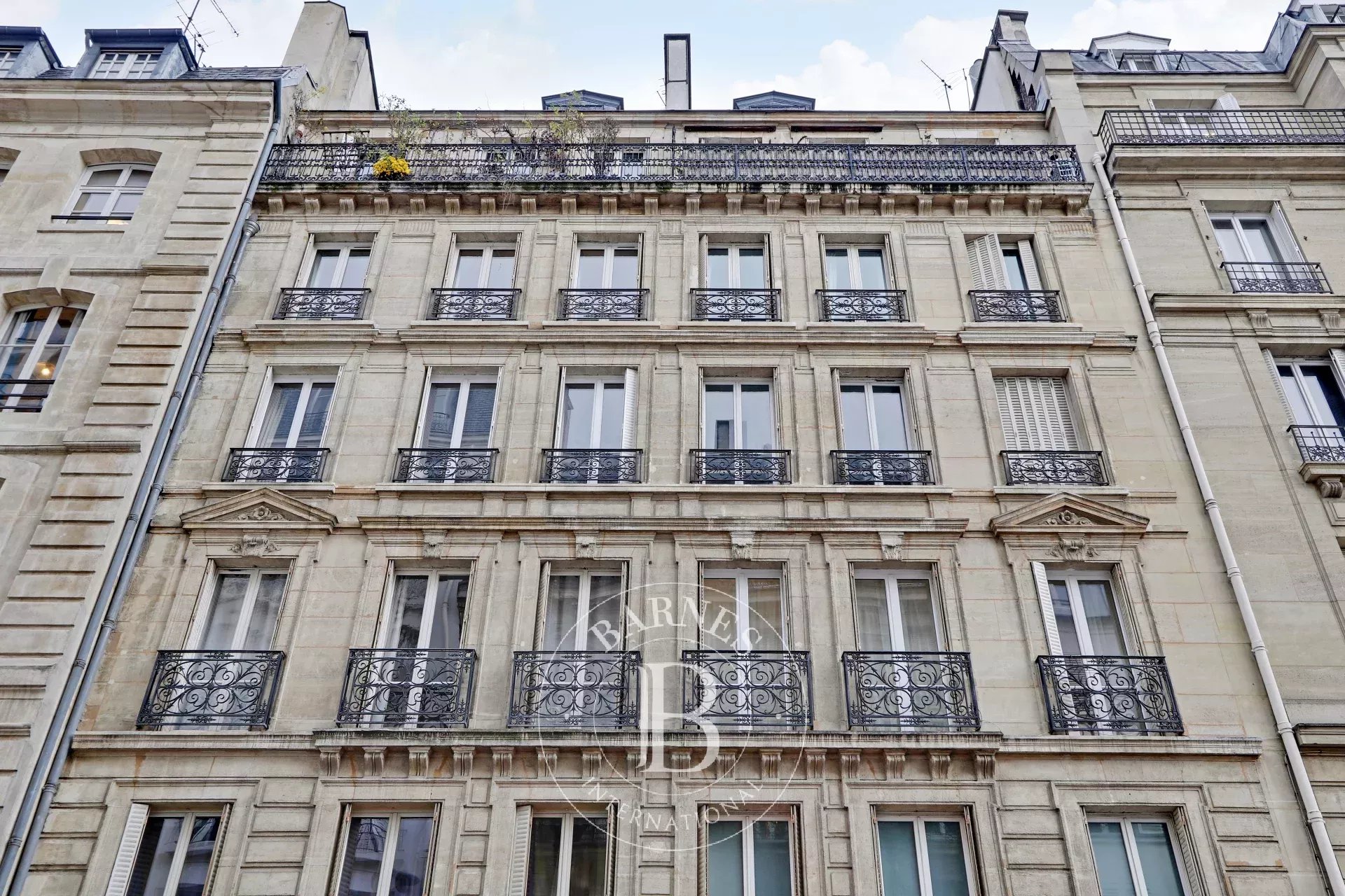 Paris 6 - Marché Saint-Germain - Fully renovated three-room apartment - Parquet, moldings, fireplace - View Saint-Sulpice - Haussmann building - picture 18