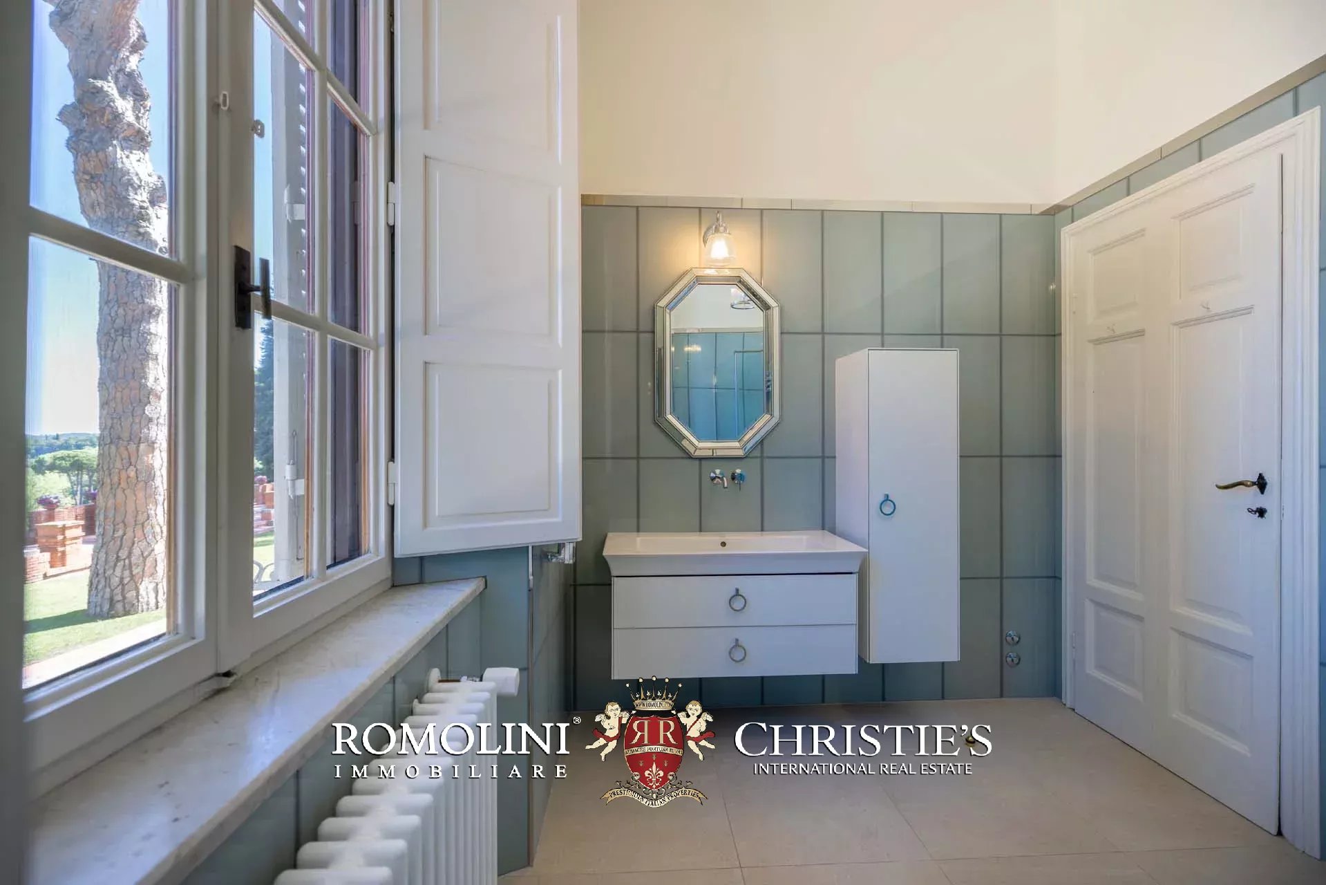 8 Bedroom Villa/Townhouse's Image 45