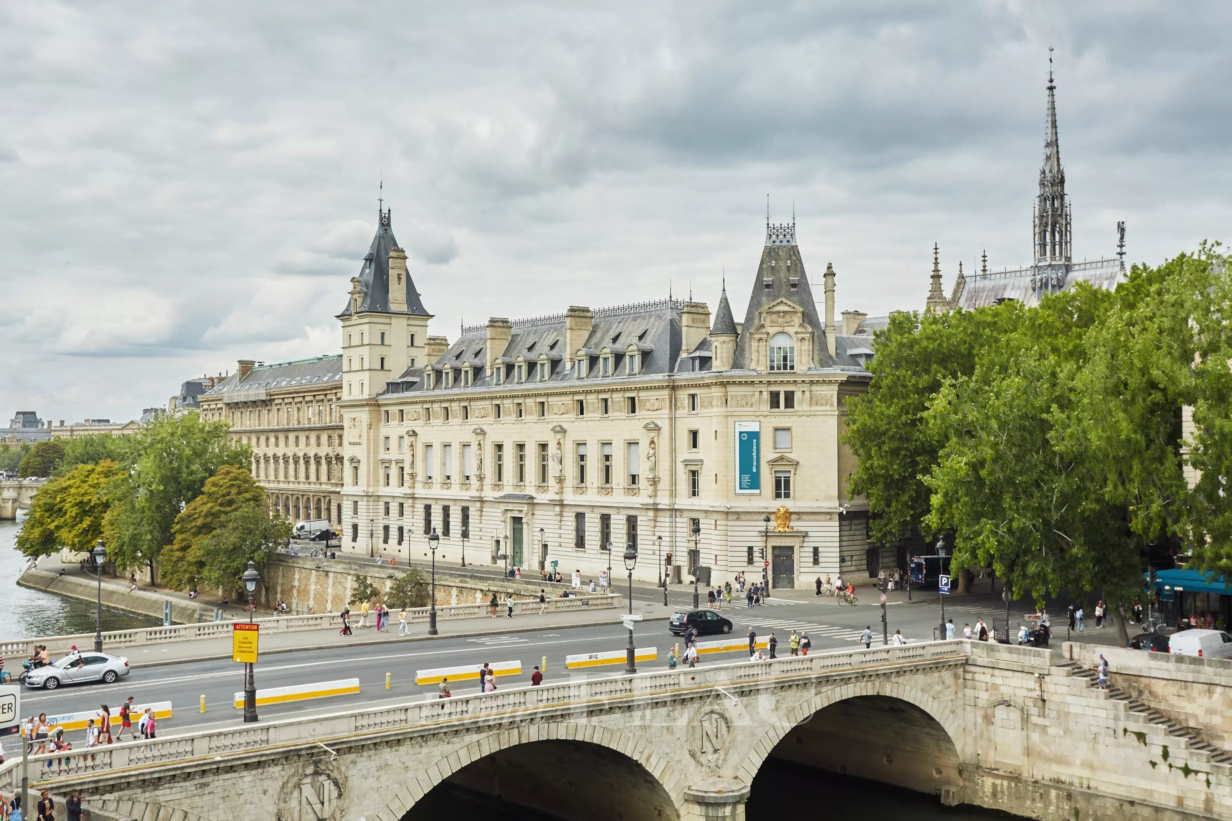 Sale Apartment Paris 5th