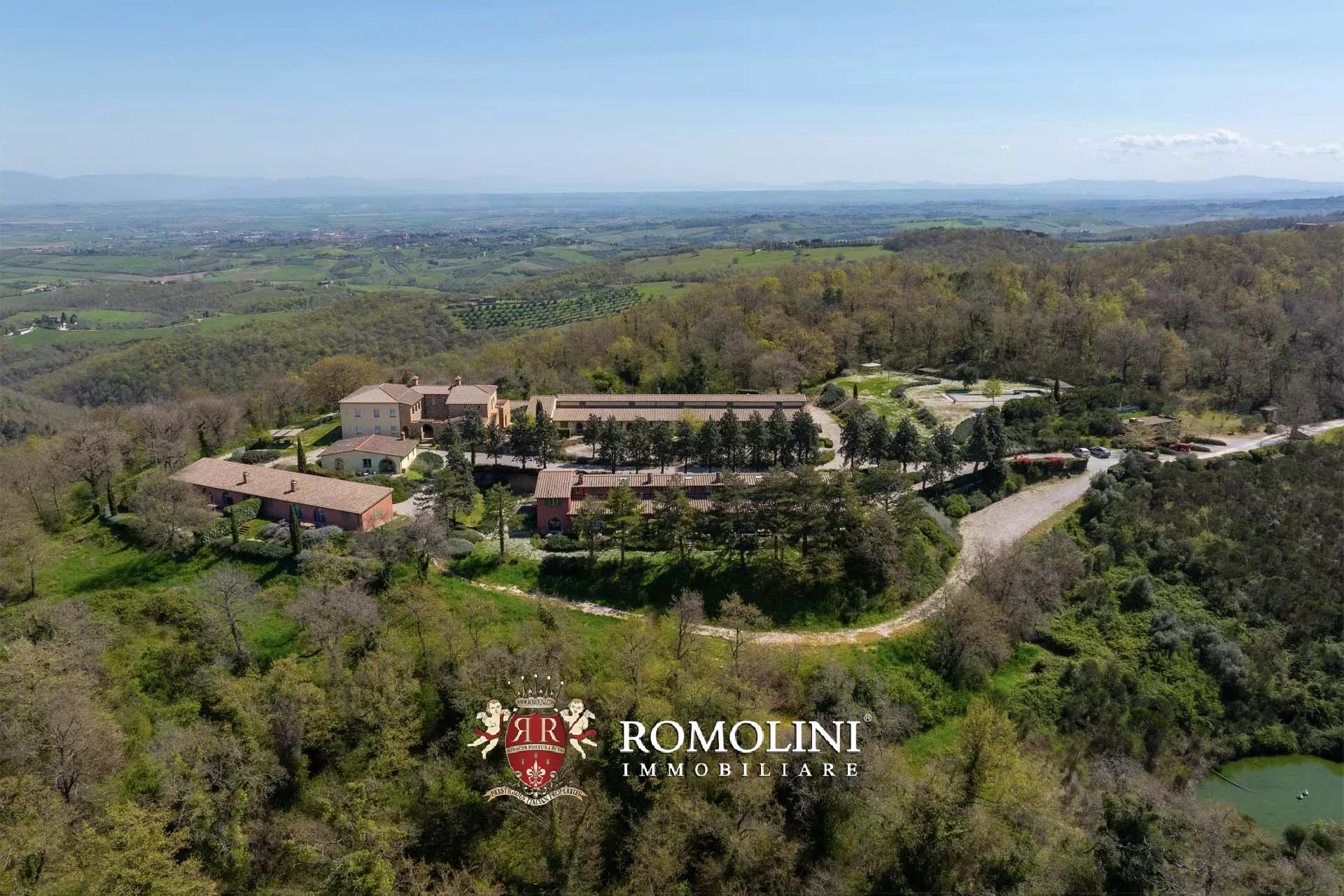 LUXUSANLAGE MIT 19 WOHNUNGEN IN DER TOSKANA, VAL D'ORCIA